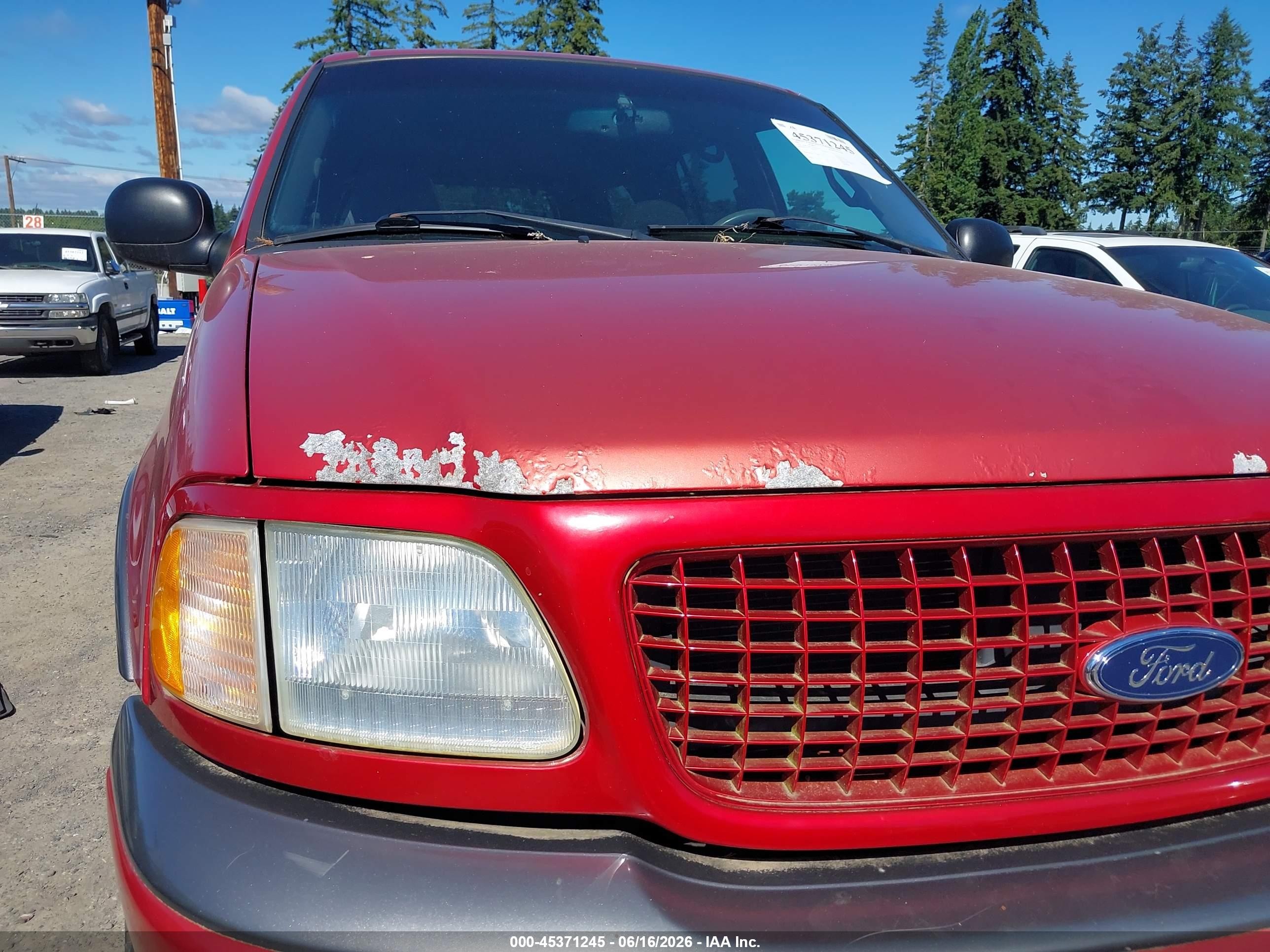 2002 Ford Expedition Xlt Red vin: 1FMFU16L62LA18716