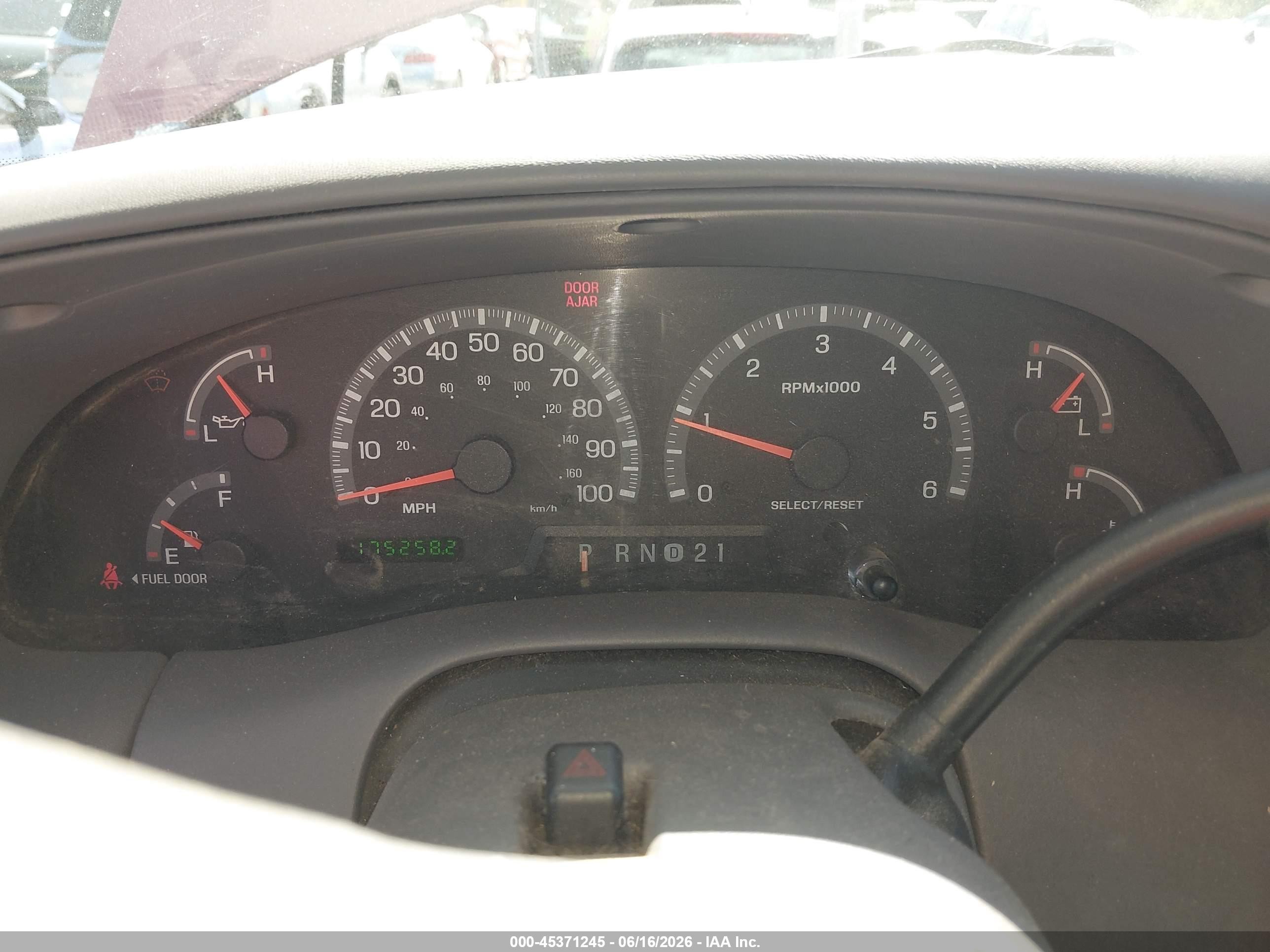 2002 Ford Expedition Xlt Red vin: 1FMFU16L62LA18716