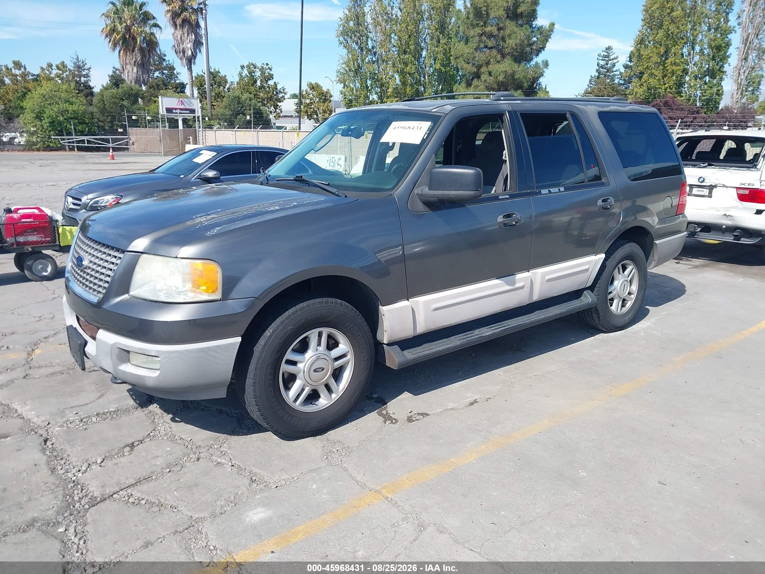 2003 Ford Expedition Xlt Серый vin: 1FMFU16L73LB87189