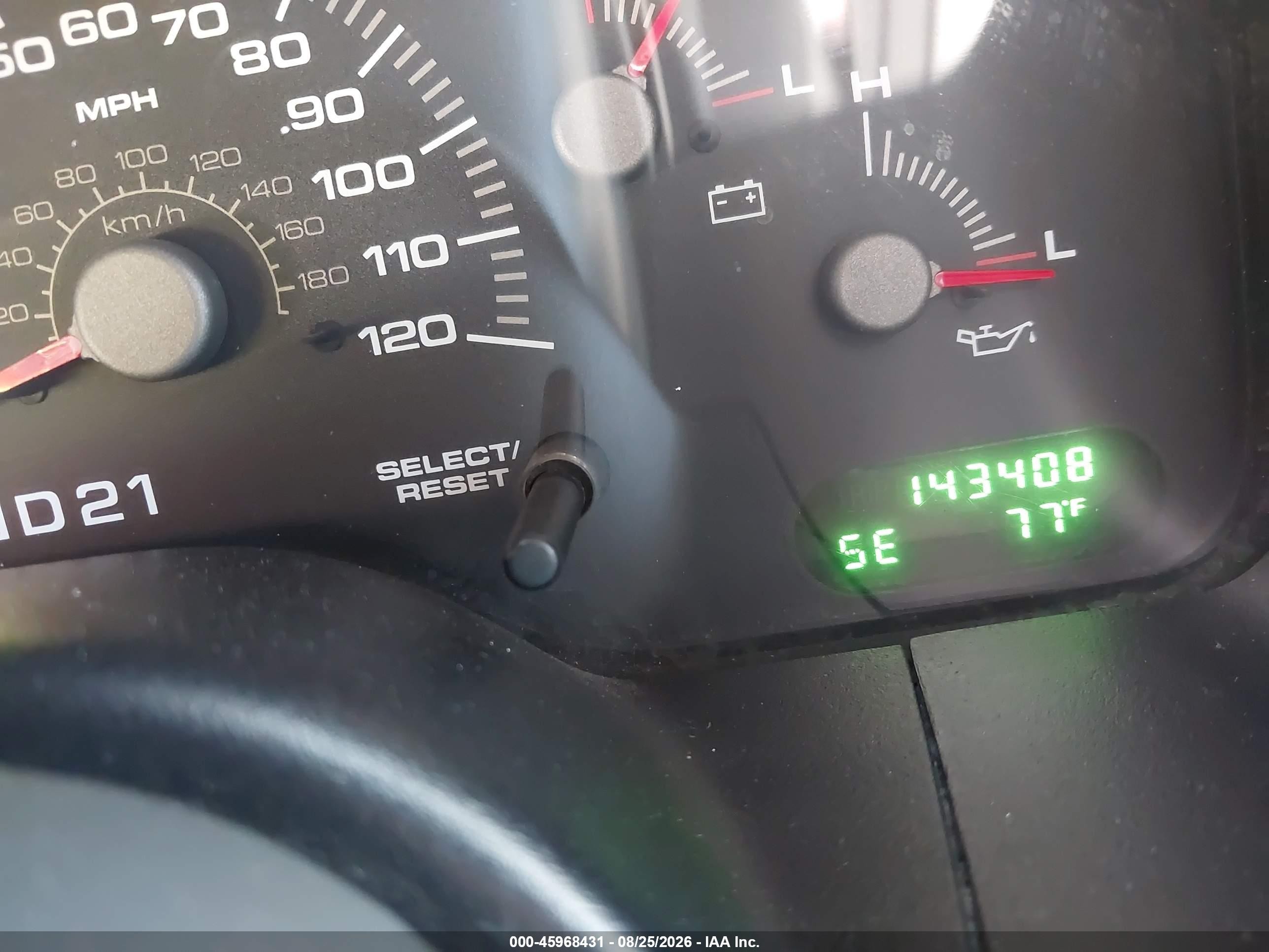 2003 Ford Expedition Xlt Серый vin: 1FMFU16L73LB87189
