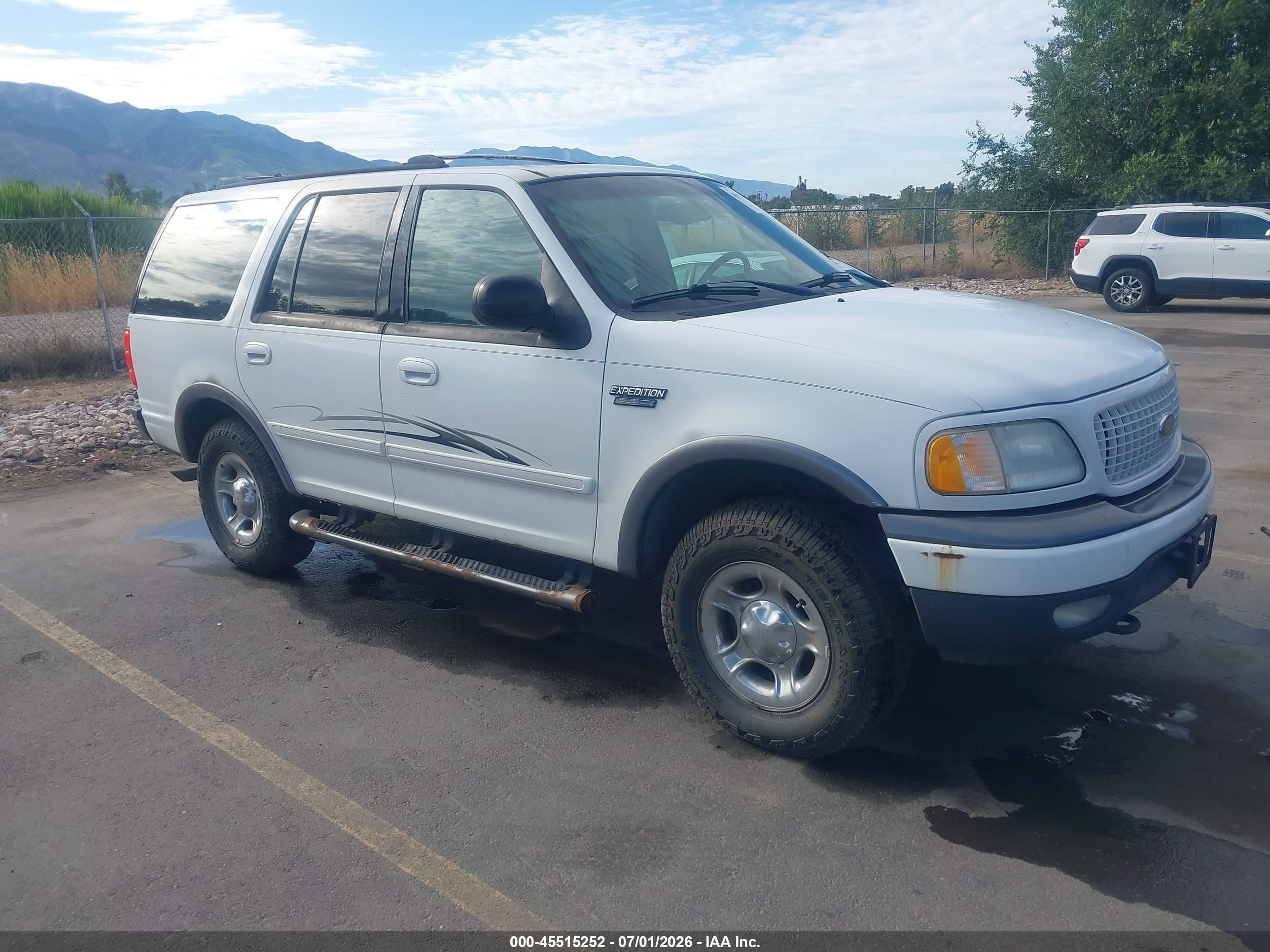 2001 Ford Expedition Xlt White vin: 1FMFU16L81LB32666
