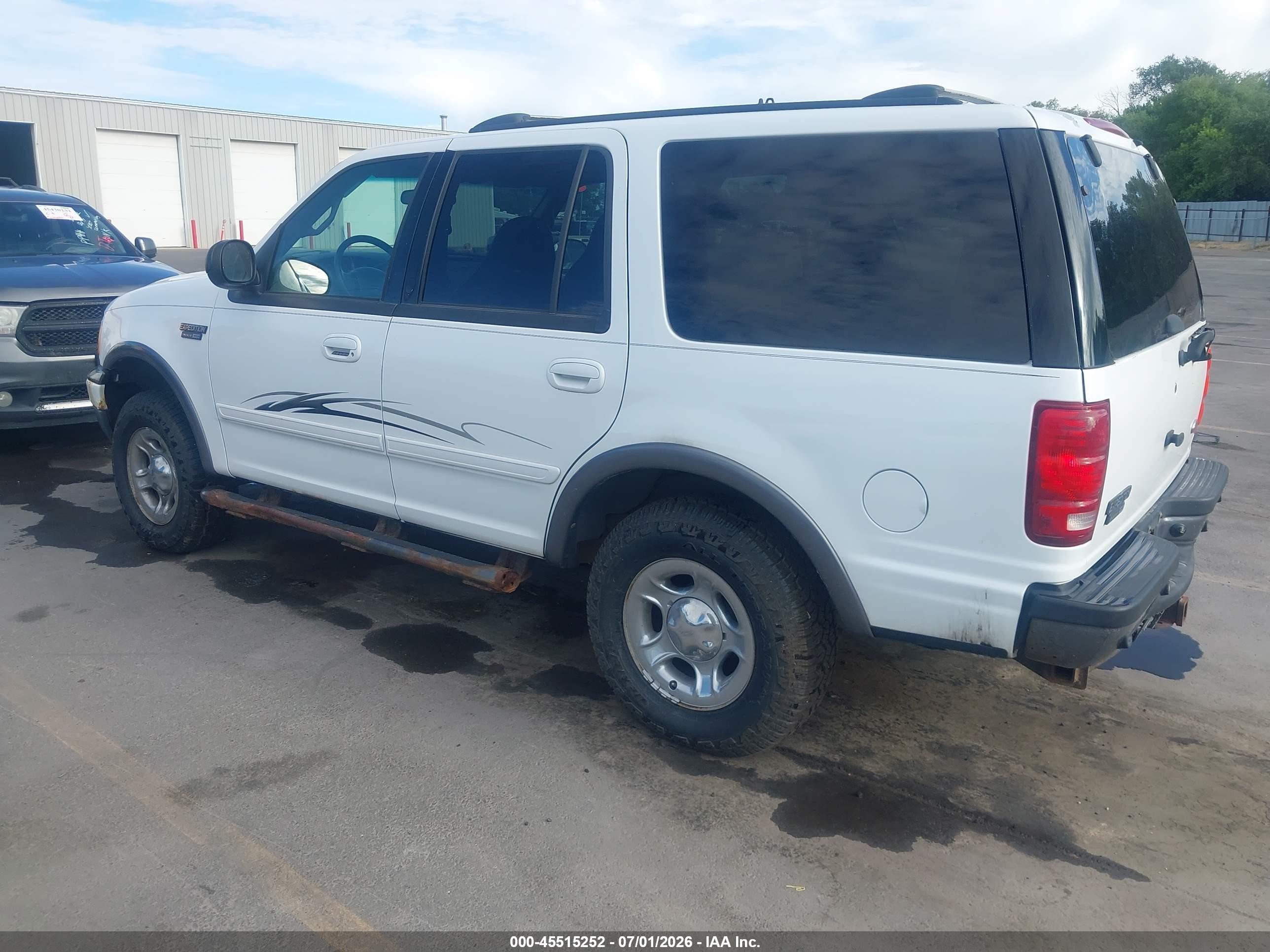 2001 Ford Expedition Xlt White vin: 1FMFU16L81LB32666
