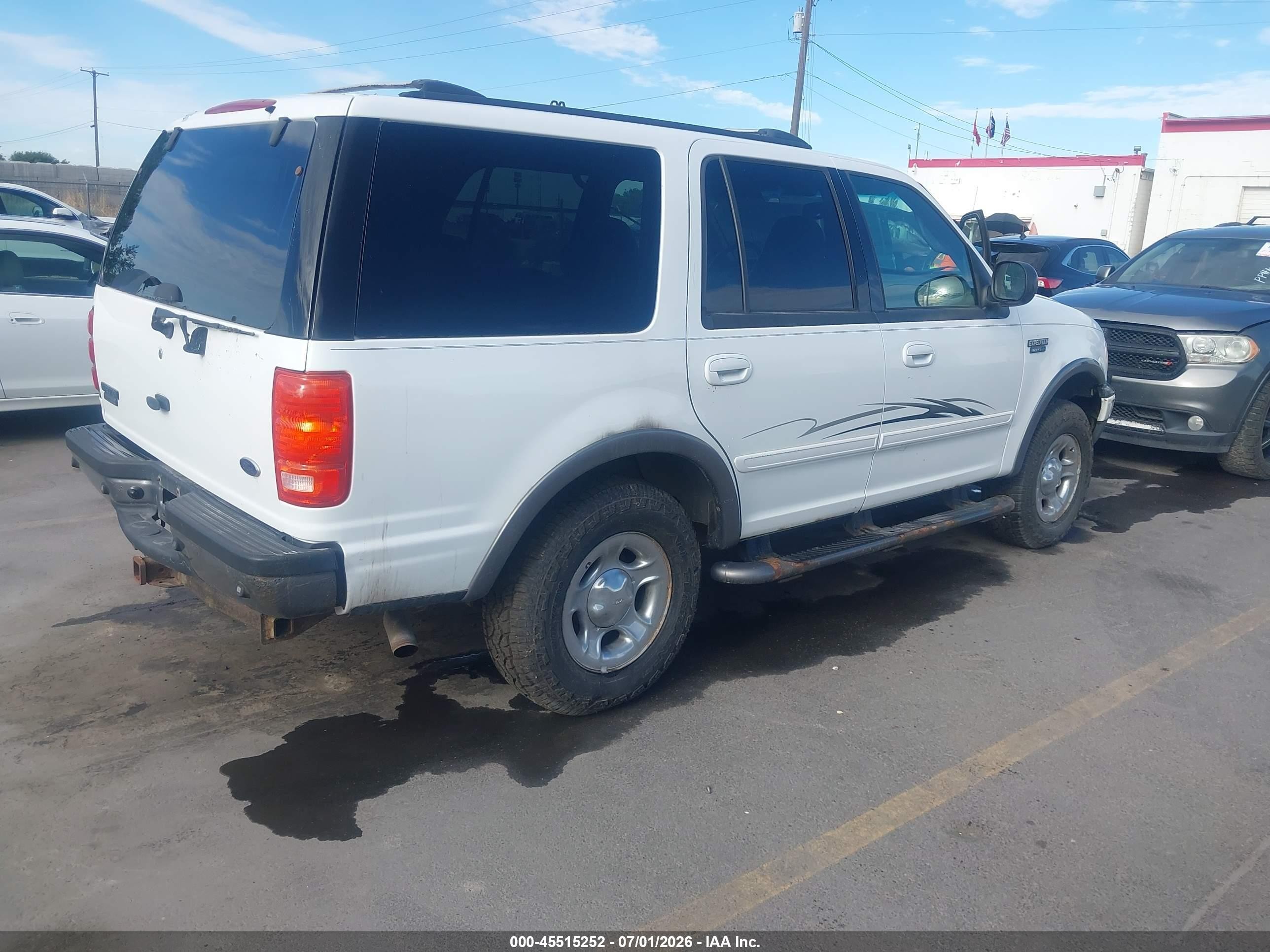 2001 Ford Expedition Xlt White vin: 1FMFU16L81LB32666