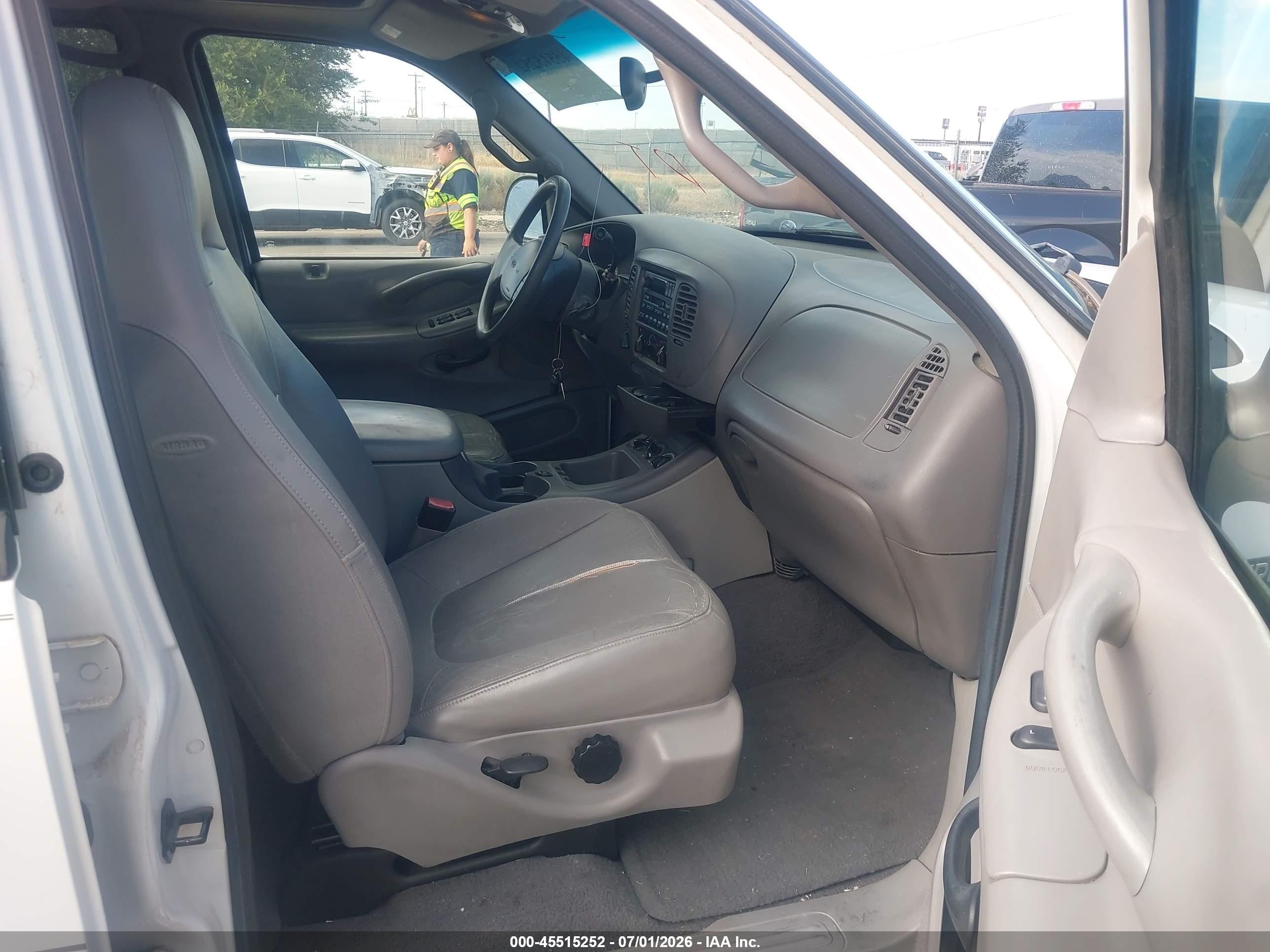 2001 Ford Expedition Xlt White vin: 1FMFU16L81LB32666