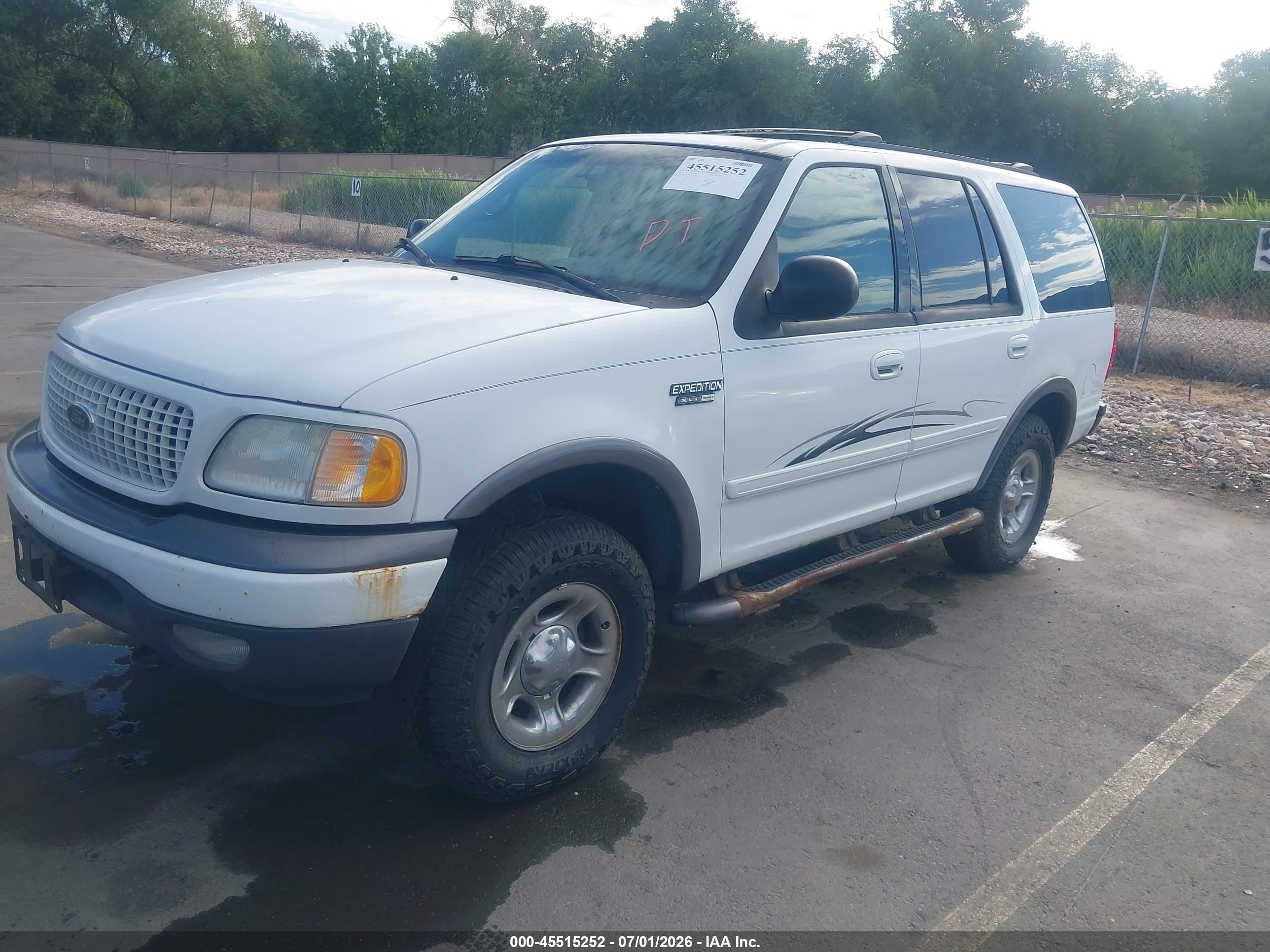 2001 Ford Expedition Xlt White vin: 1FMFU16L81LB32666