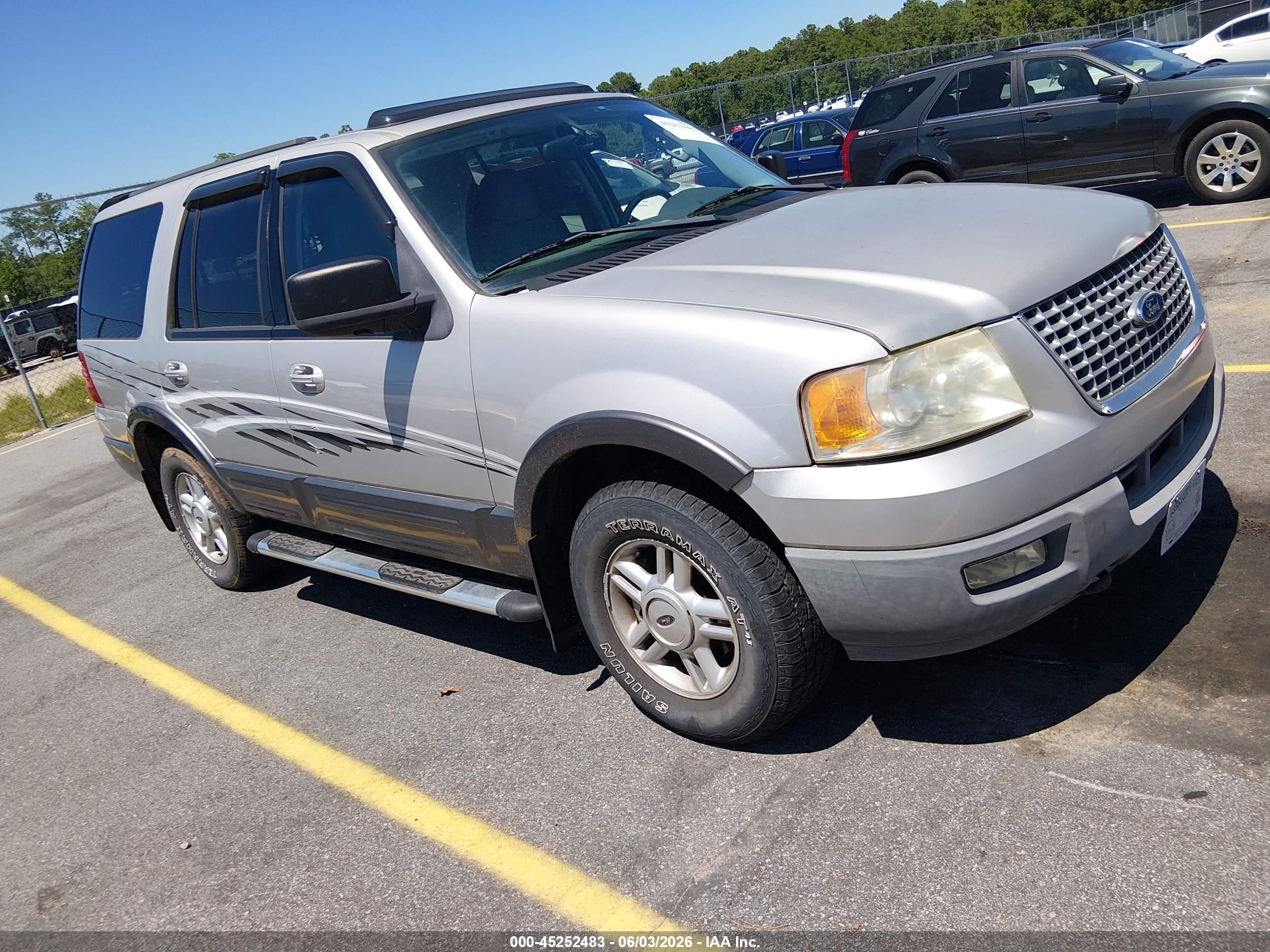 2004 Ford Expedition   Gray vin: 1FMFU16L84LA81853