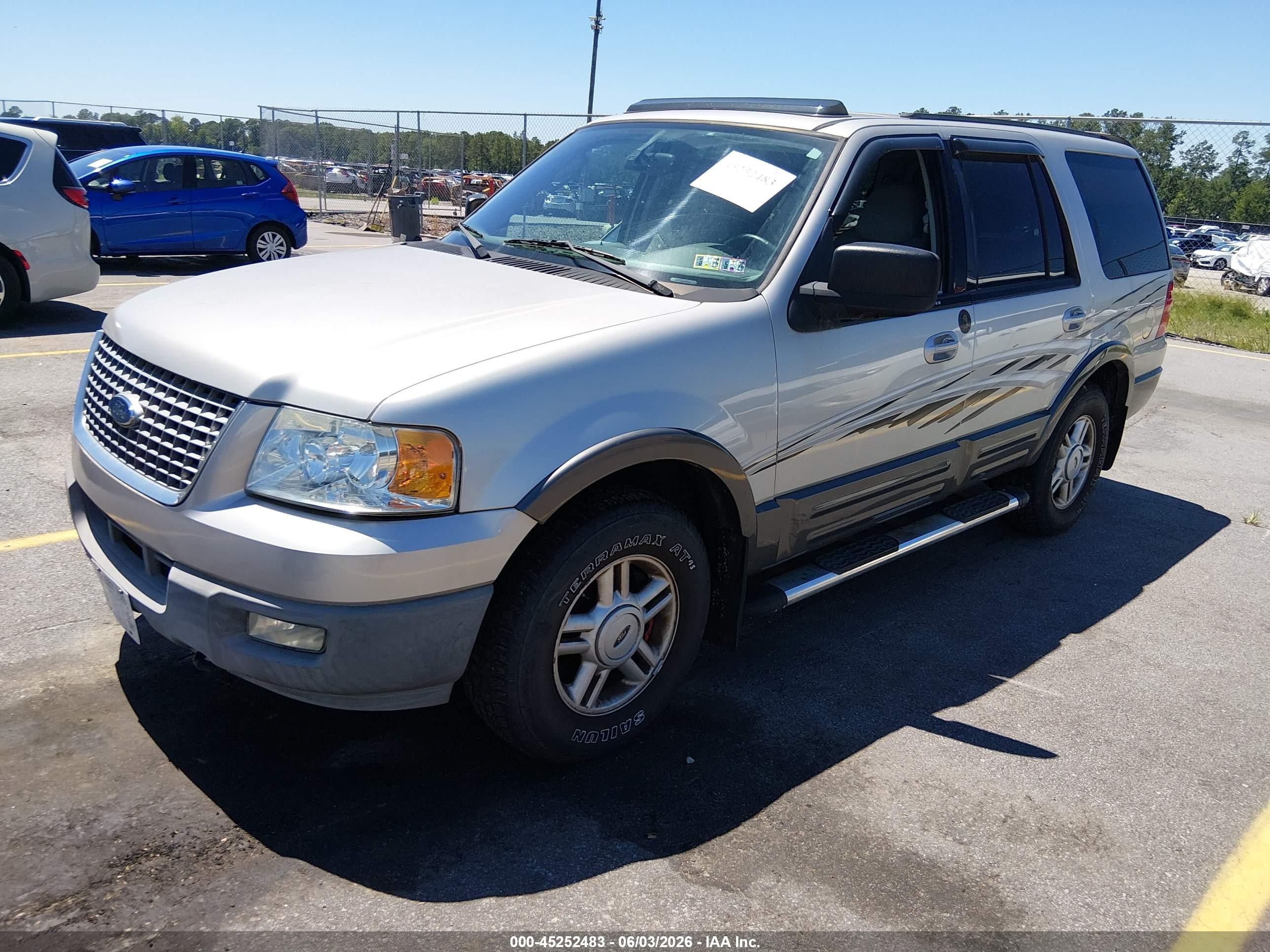 2004 Ford Expedition   Gray vin: 1FMFU16L84LA81853