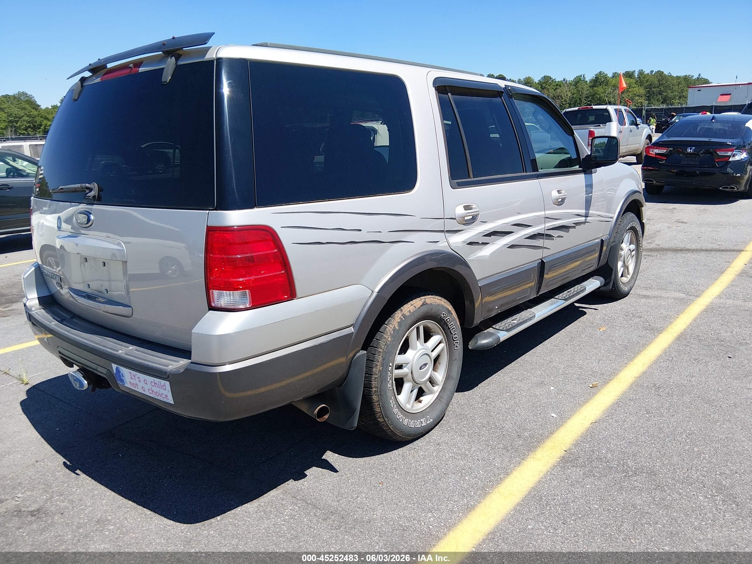 2004 Ford Expedition   Gray vin: 1FMFU16L84LA81853