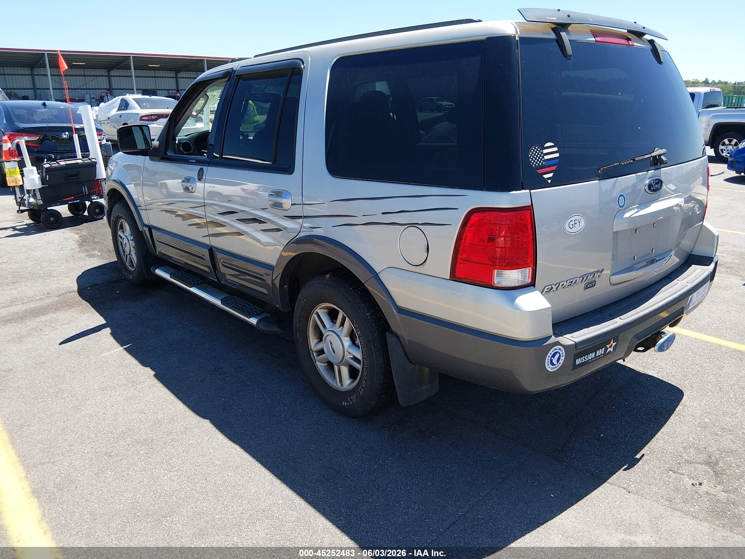 2004 Ford Expedition   Gray vin: 1FMFU16L84LA81853