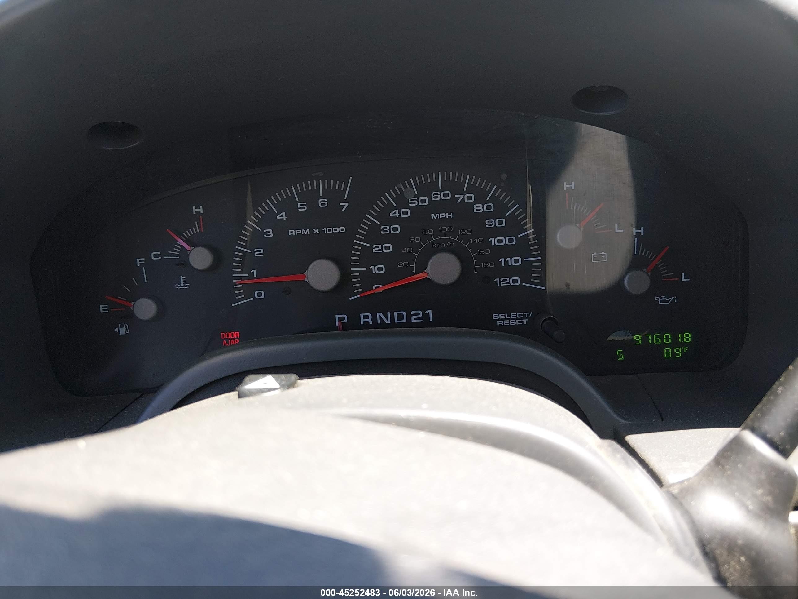 2004 Ford Expedition   Gray vin: 1FMFU16L84LA81853