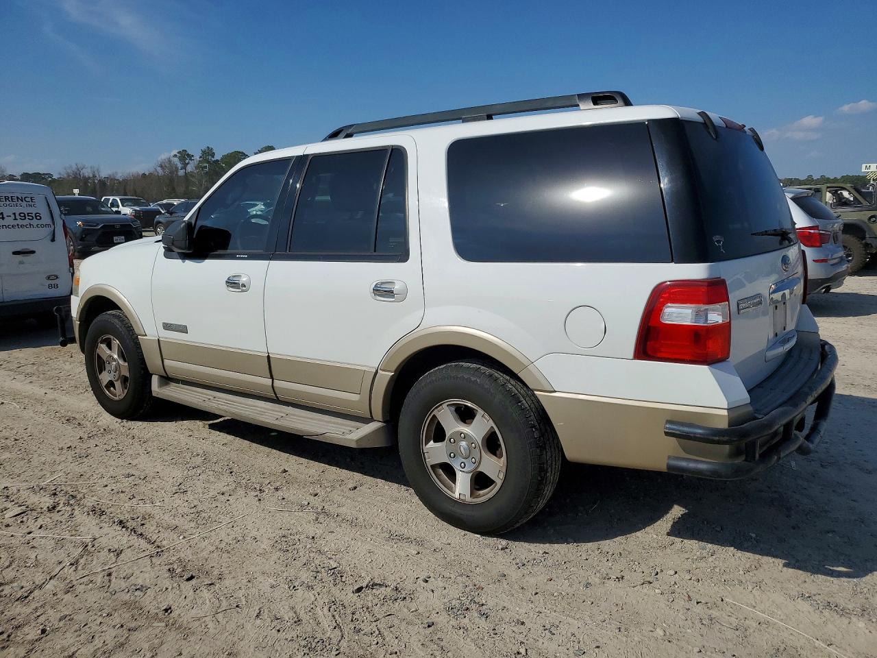 2007 Ford Expedition Eddie Bauer White vin: 1FMFU17547LA71454