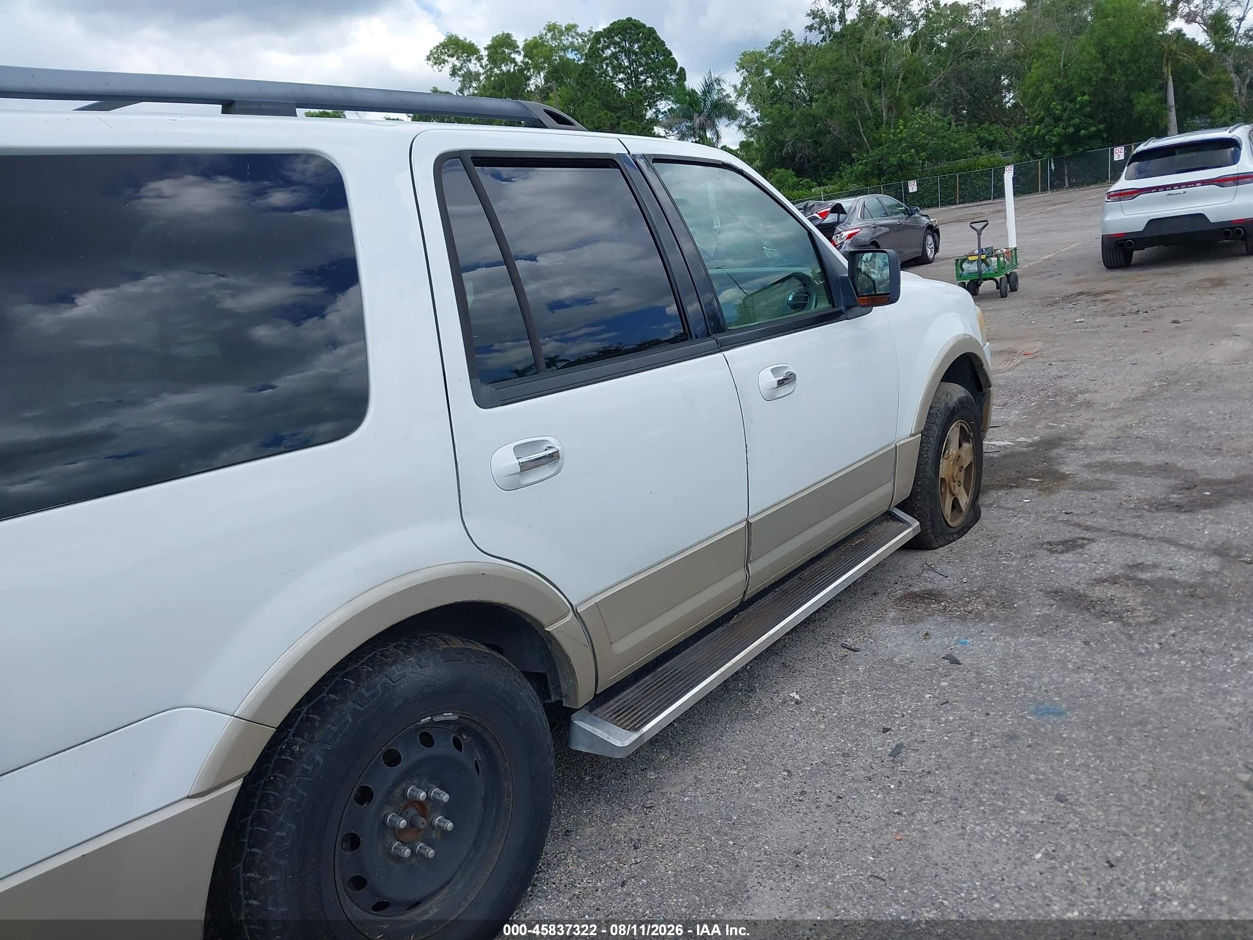 2009 Ford Expedition Eddie Bauer White vin: 1FMFU17549EB20496