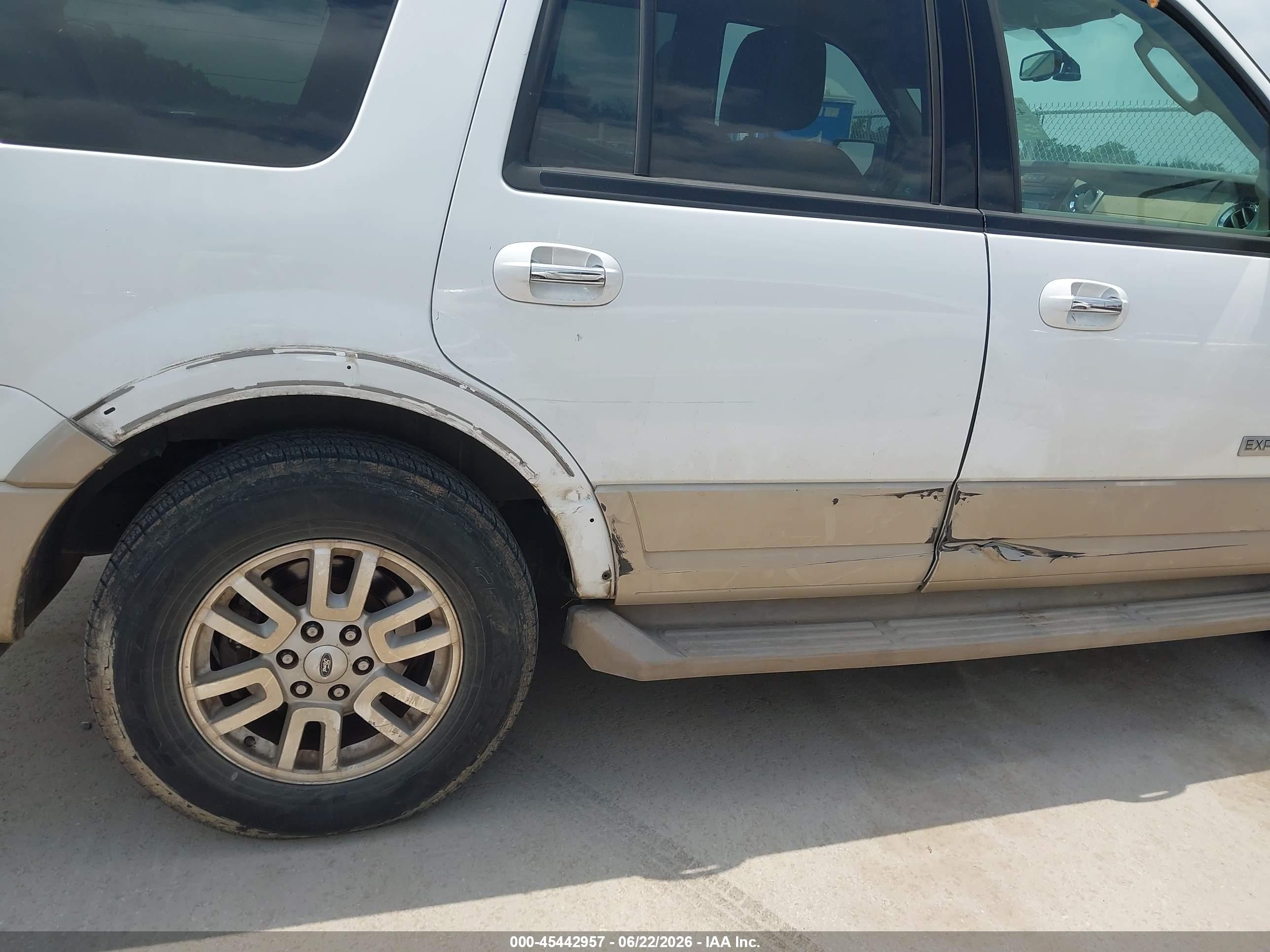 2007 Ford Expedition Eddie Bauer White vin: 1FMFU17567LA66529