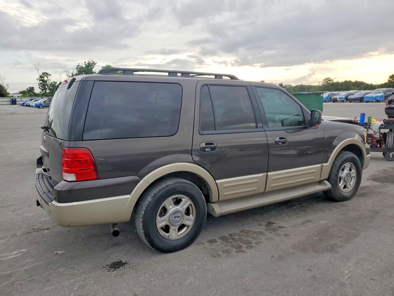2005 Ford Expedition Eddie Bauer Серый vin: 1FMFU17585LA97617