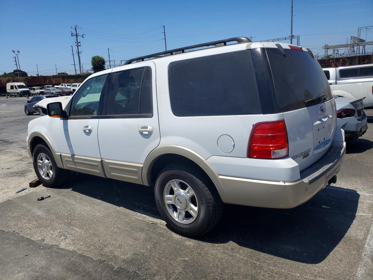 2005 Ford Expedition Eddie Bauer Белый vin: 1FMFU175X5LA68801