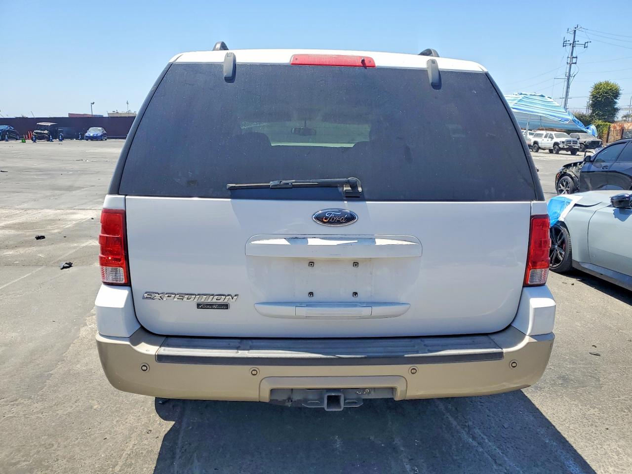 2005 Ford Expedition Eddie Bauer Белый vin: 1FMFU175X5LA68801