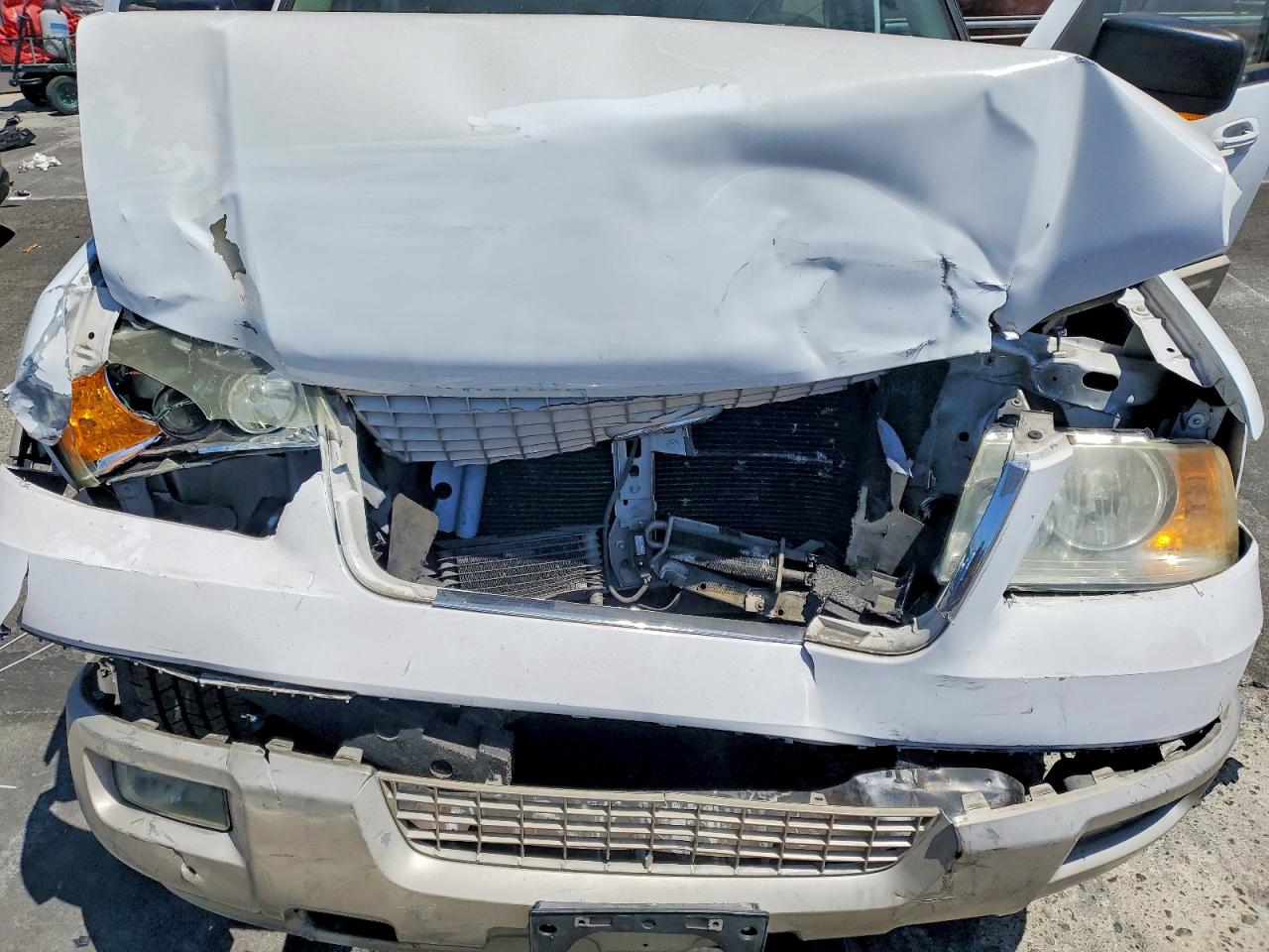 2005 Ford Expedition Eddie Bauer Белый vin: 1FMFU175X5LA68801
