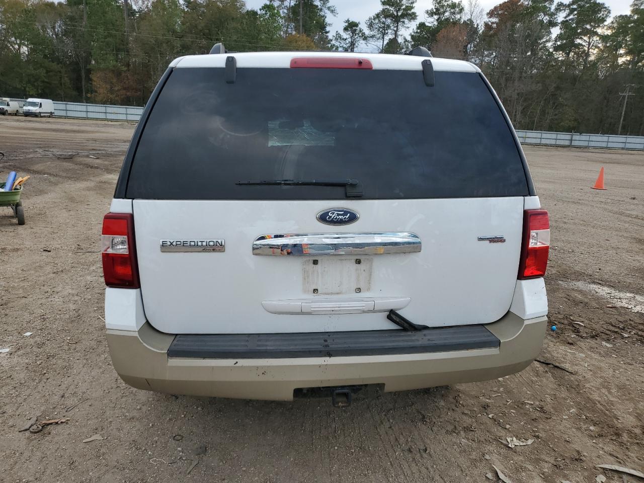 2007 Ford Expedition Eddie Bauer Белый vin: 1FMFU175X7LA68106