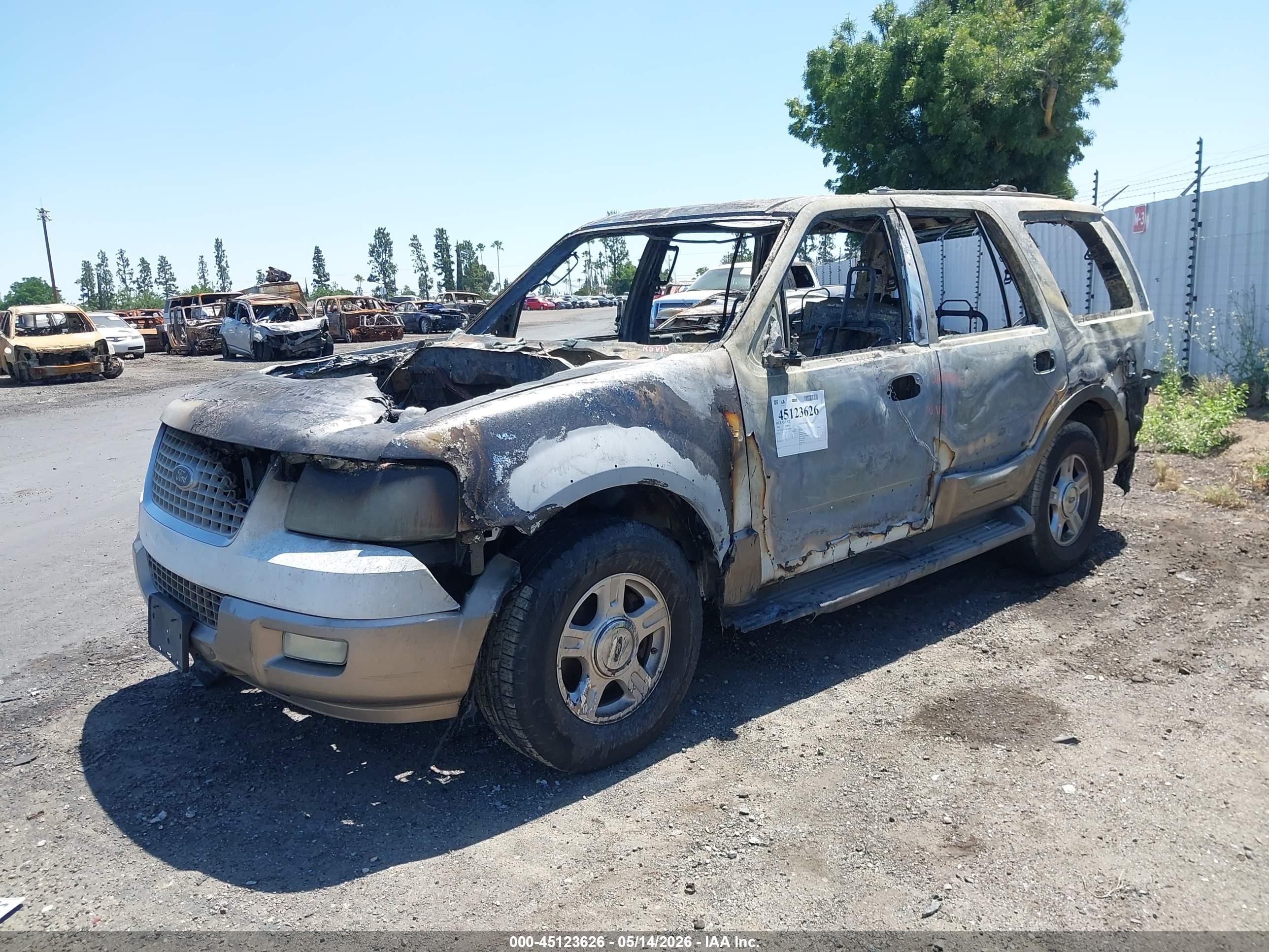 2004 Ford Expedition Eddie Bauer White vin: 1FMFU17L54LA09085