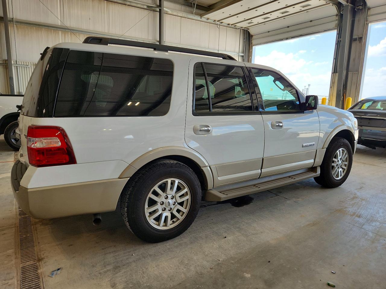 2007 Ford Expedition Eddie Bauer Двухцветный vin: 1FMFU18507LA50292