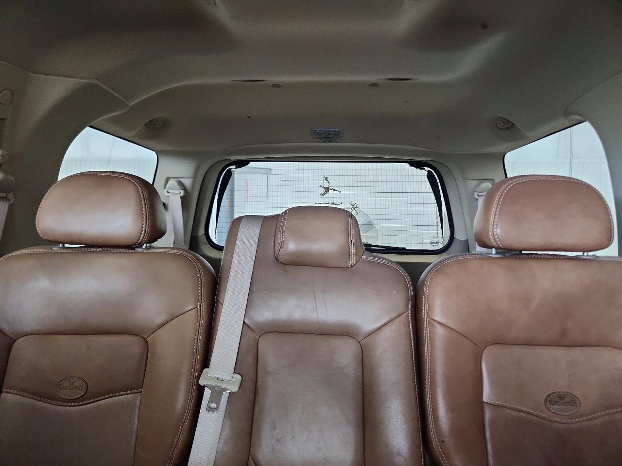 2005 Ford Expedition Eddie Bauer White vin: 1FMFU18525LA75532