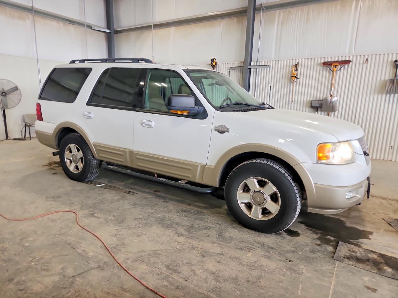 2005 Ford Expedition Eddie Bauer White vin: 1FMFU18525LA75532