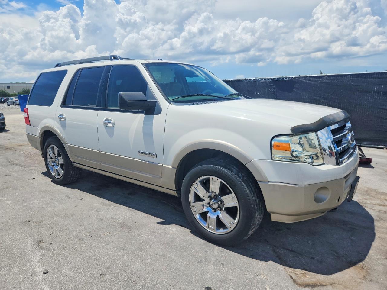 2008 Ford Expedition Eddie Bauer Белый vin: 1FMFU18528LA02228