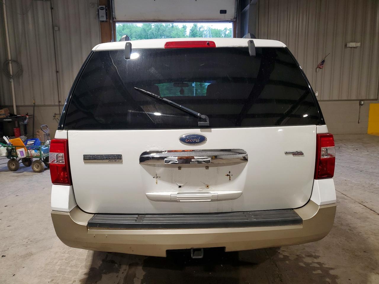 2007 Ford Expedition Eddie Bauer Белый vin: 1FMFU18537LA16475