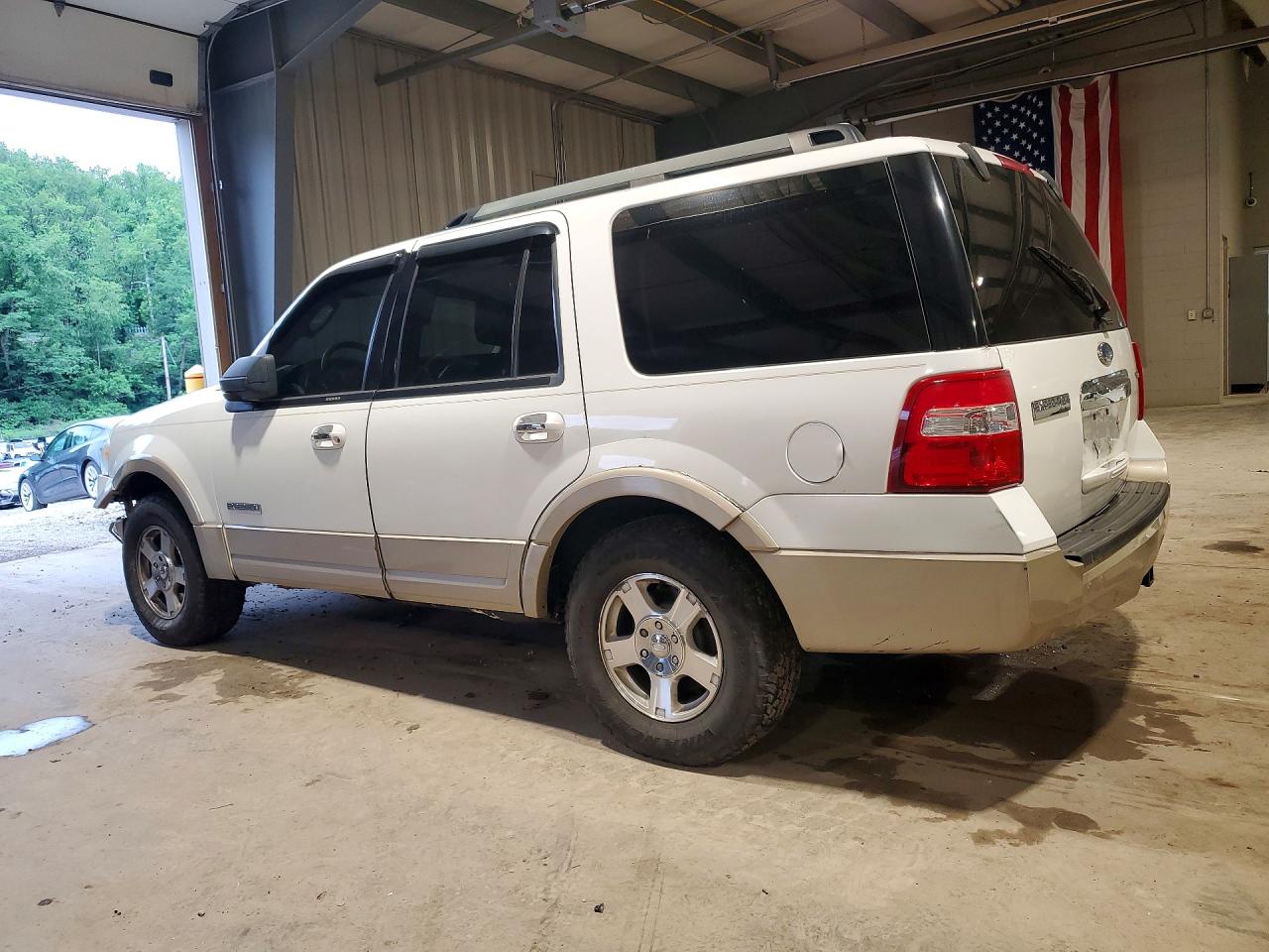 2007 Ford Expedition Eddie Bauer Белый vin: 1FMFU18537LA16475