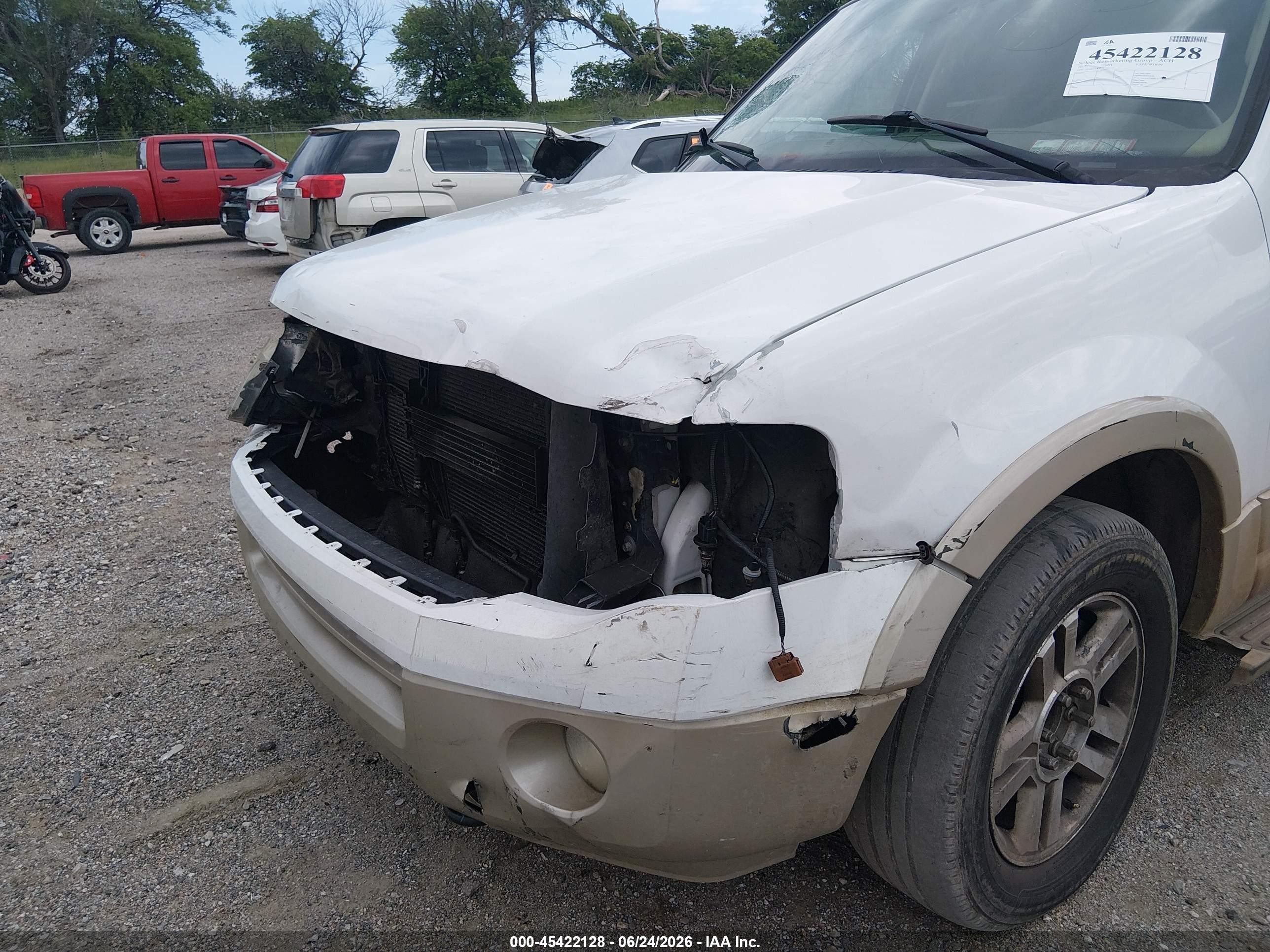 2007 Ford Expedition Eddie Bauer White vin: 1FMFU18567LA86262