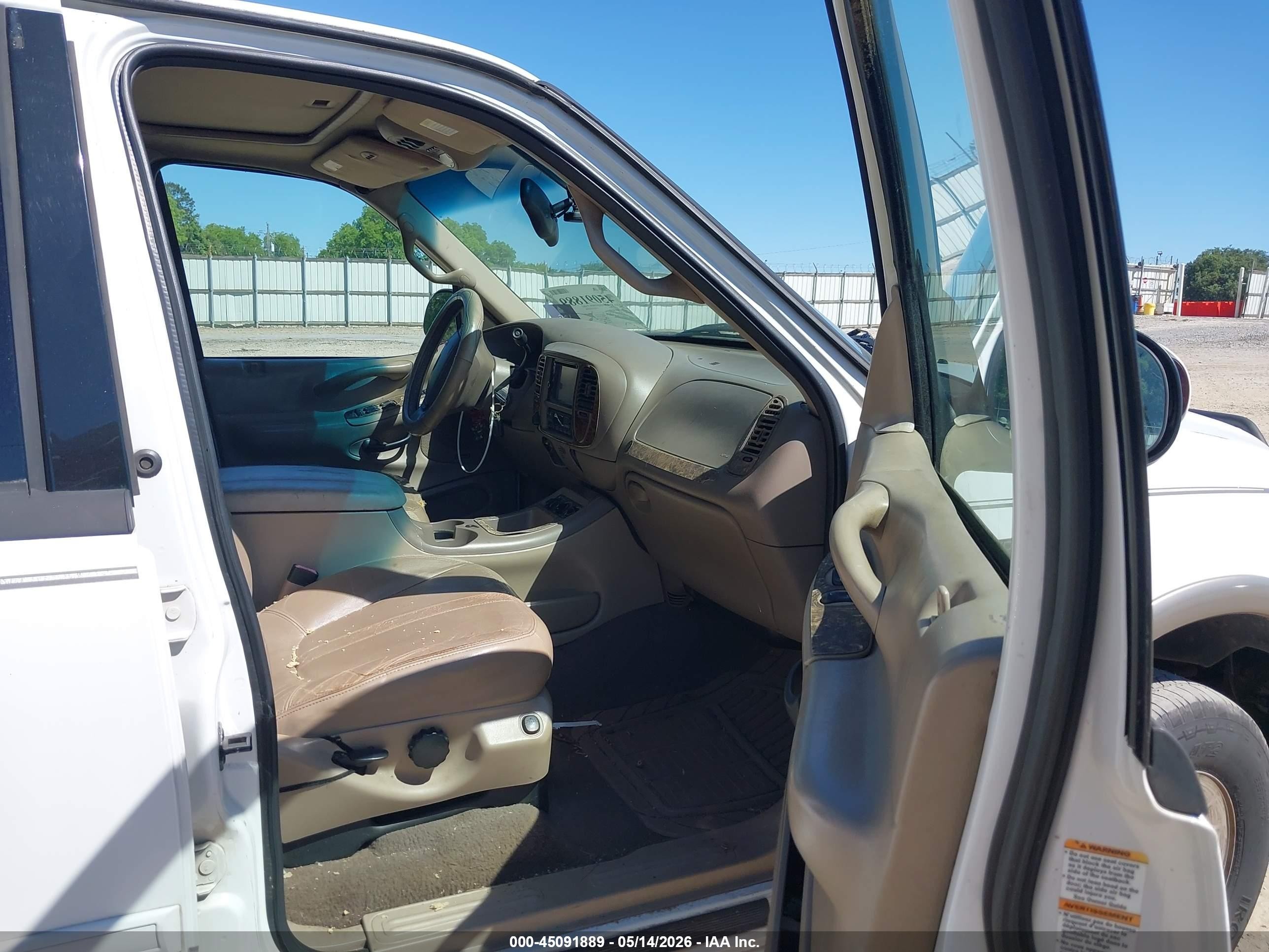 2001 Ford Expedition Eddie Bauer White vin: 1FMFU18L01LB33422