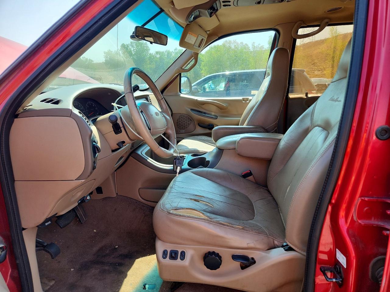 1997 Ford Expedition Red vin: 1FMFU18L2VLA69664