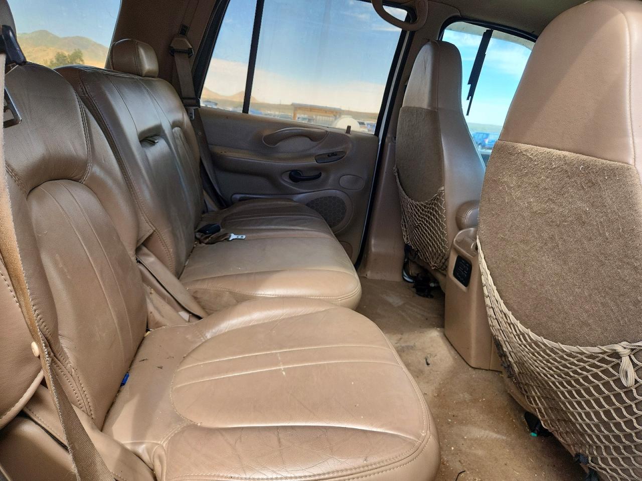 1997 Ford Expedition White vin: 1FMFU18L3VLB24297