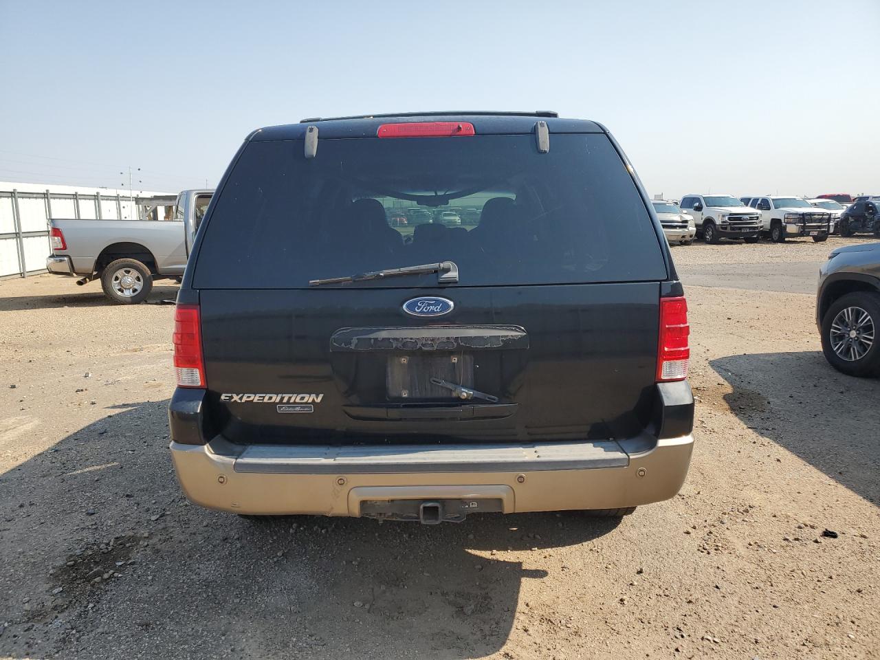 2004 Ford Expedition Eddie Bauer Black vin: 1FMFU18L44LA54839 Damage: Rear Bumper/Cover, Scraped, 5 To 6 Inches