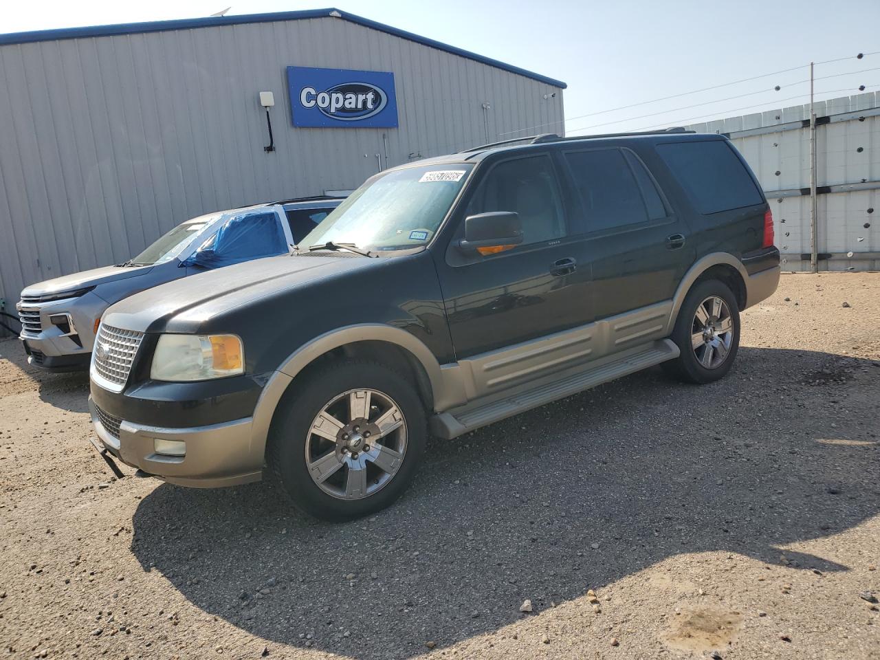 2004 Ford Expedition Eddie Bauer Black vin: 1FMFU18L44LA54839 Damage: Left Front Fender, Dent(S) W/ Paint Dmg, 9 To 10 Inches