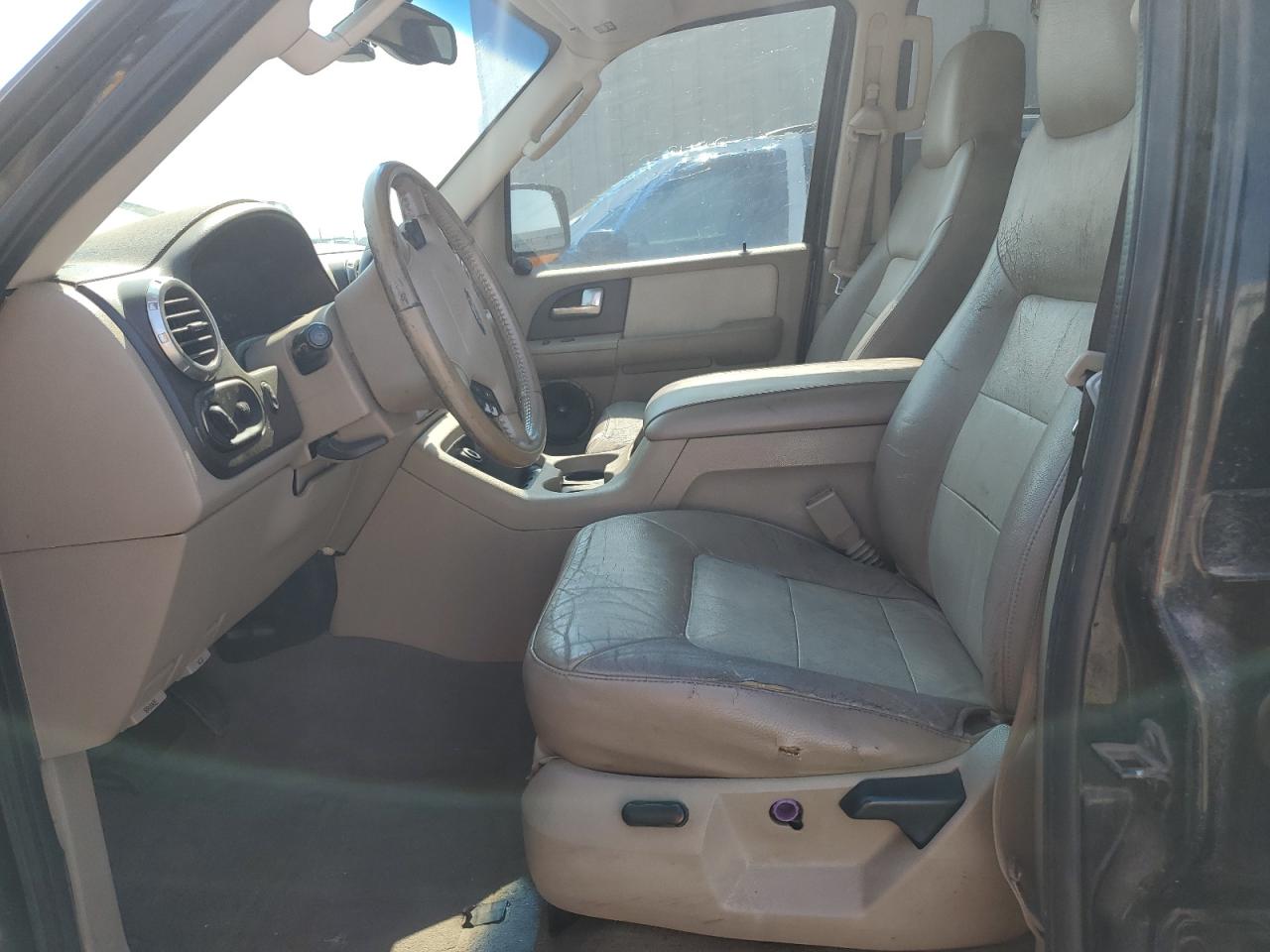 2004 Ford Expedition Eddie Bauer Black vin: 1FMFU18L44LA54839 Damage: Steering Wheel, Worn, Acceptable