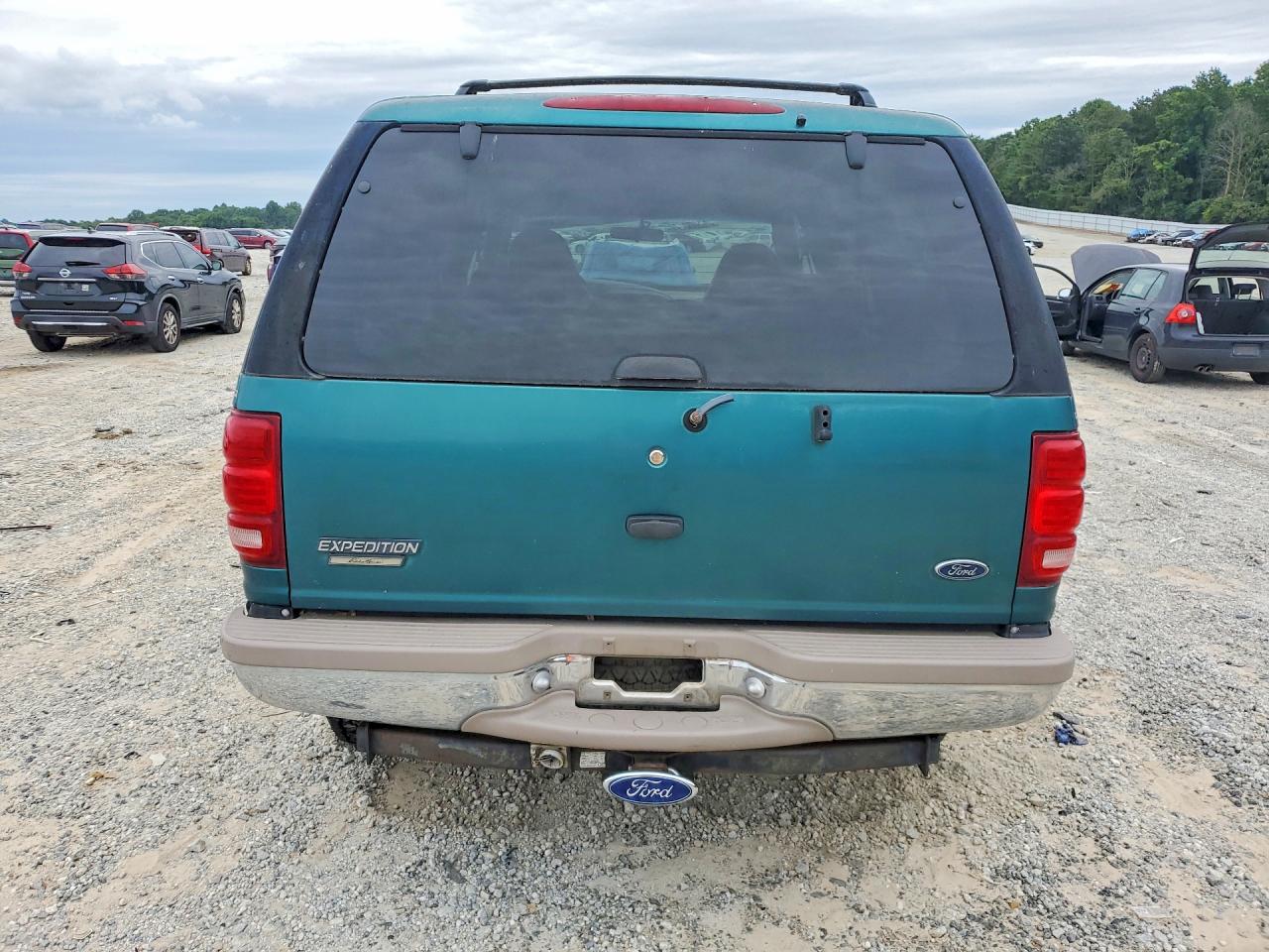 1998 Ford Expedition Teal vin: 1FMFU18L4WLA08382