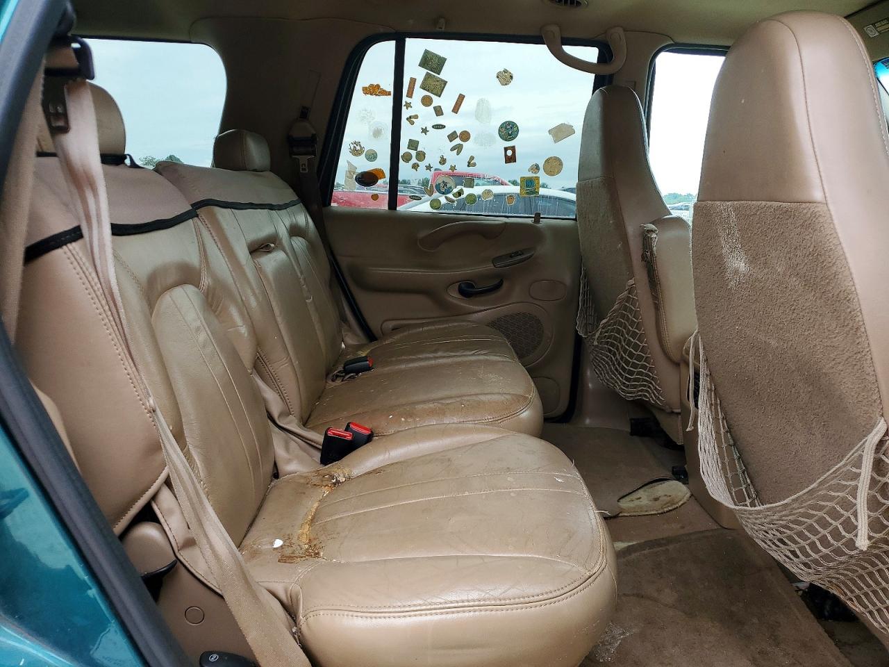 1998 Ford Expedition Teal vin: 1FMFU18L4WLA08382