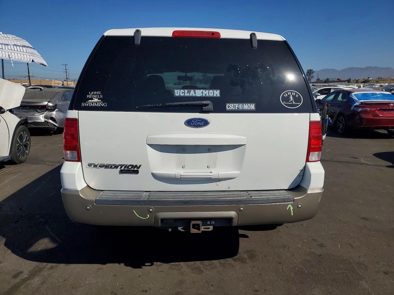 2004 Ford Expedition Eddie Bauer Белый vin: 1FMFU18L54LA66370