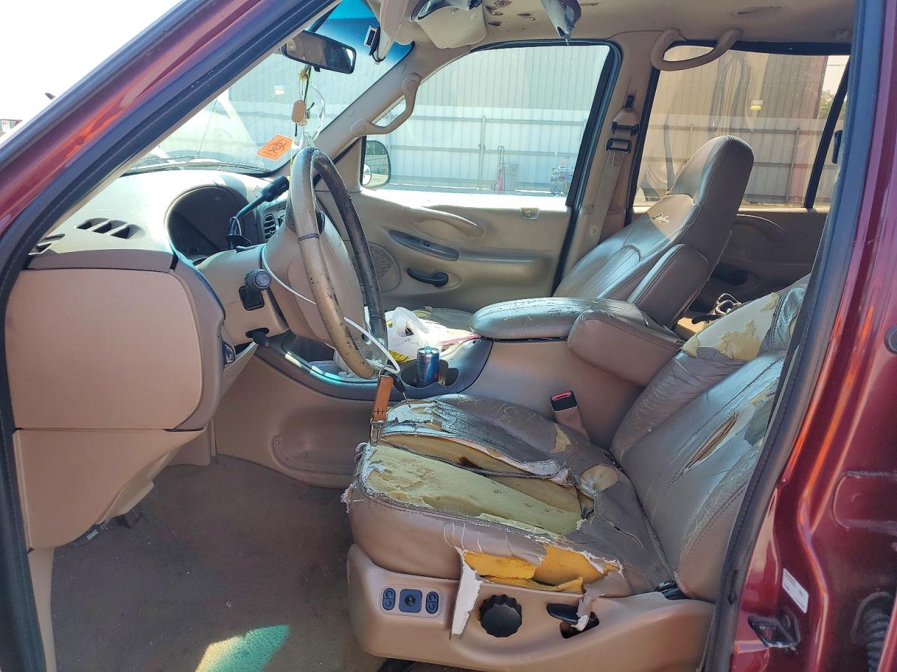 1997 Ford Expedition Red vin: 1FMFU18L6VLB18378