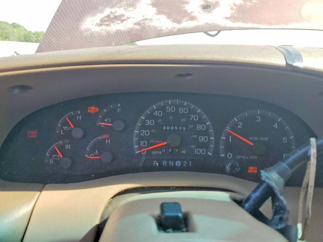 1997 Ford Expedition Red vin: 1FMFU18L6VLB18378