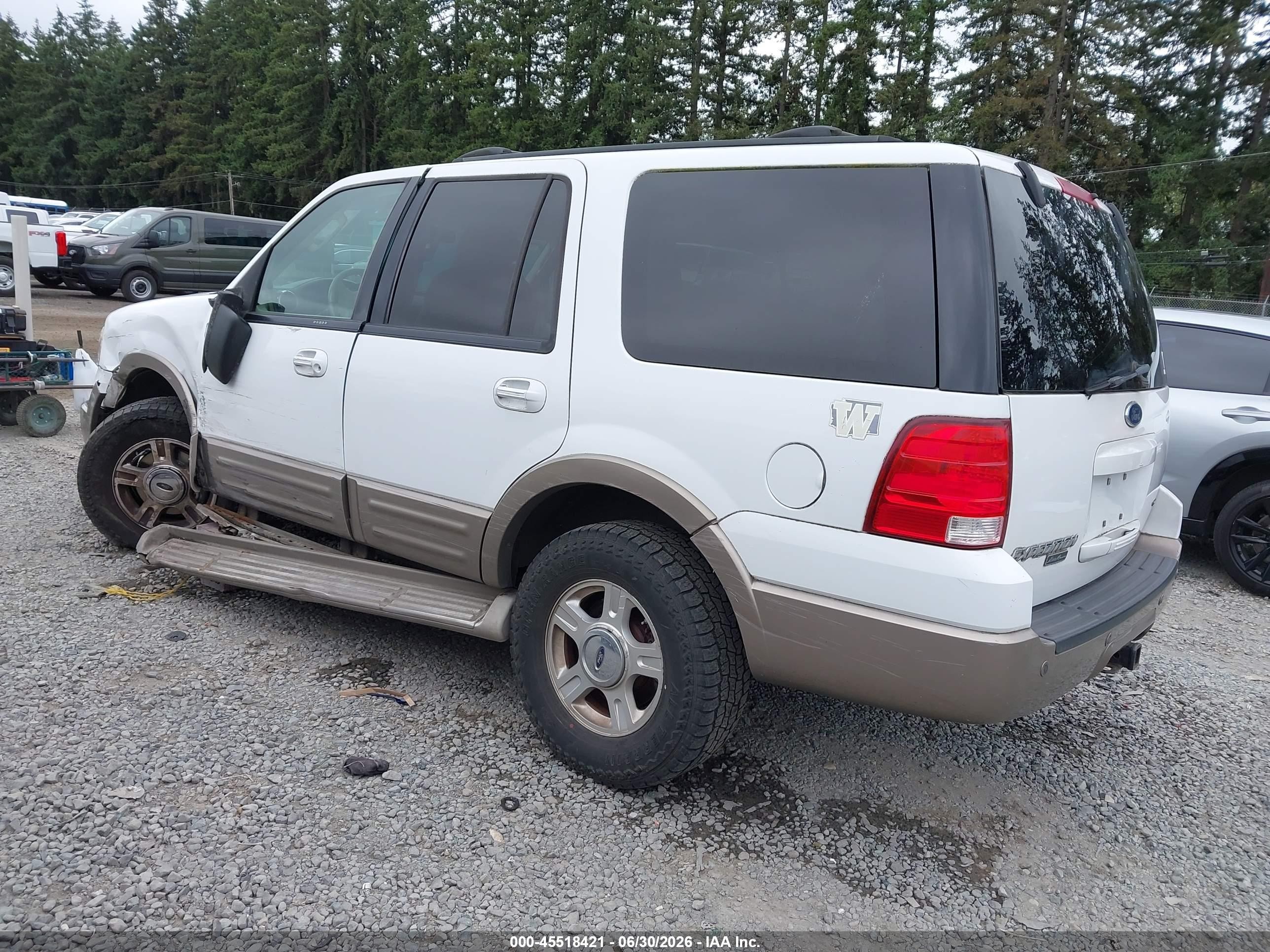 2004 Ford Expedition Eddie Bauer White vin: 1FMFU18L74LB58984