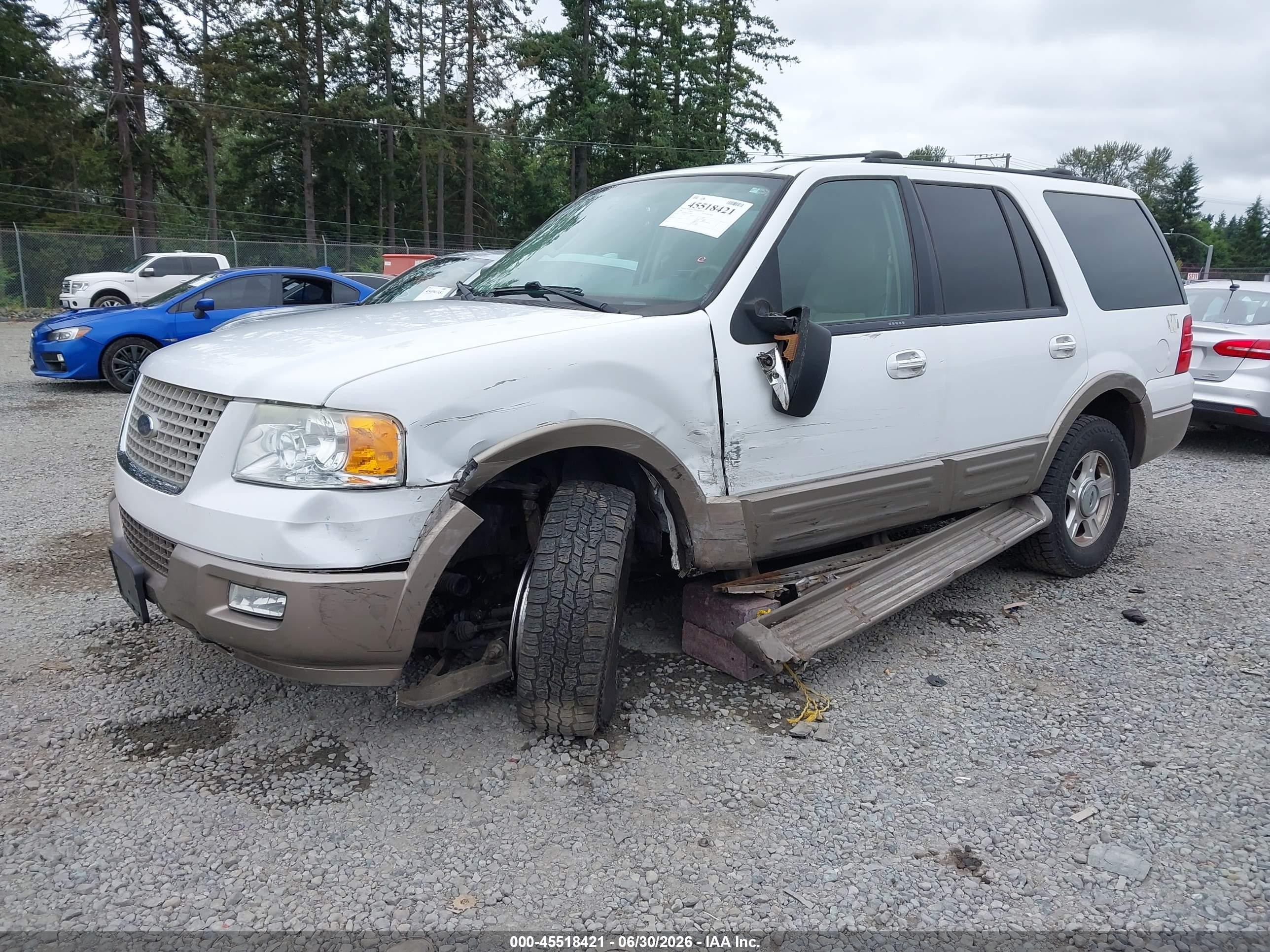 2004 Ford Expedition Eddie Bauer White vin: 1FMFU18L74LB58984