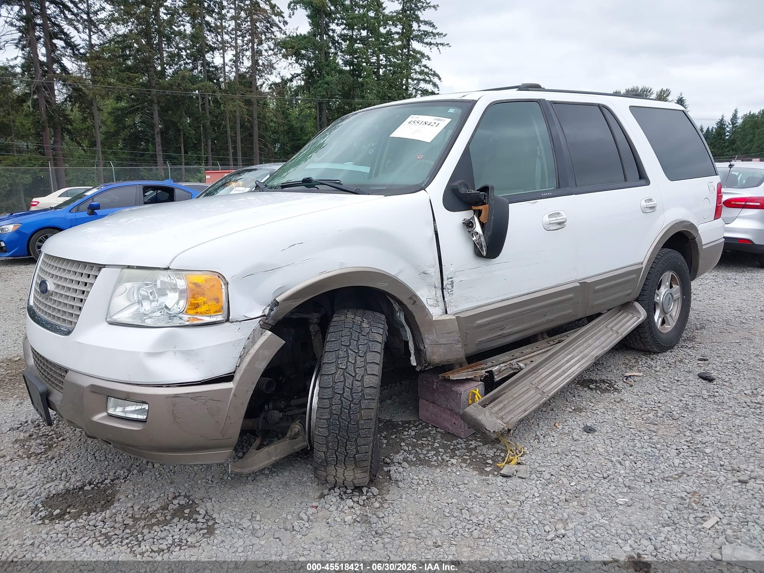 2004 Ford Expedition Eddie Bauer White vin: 1FMFU18L74LB58984