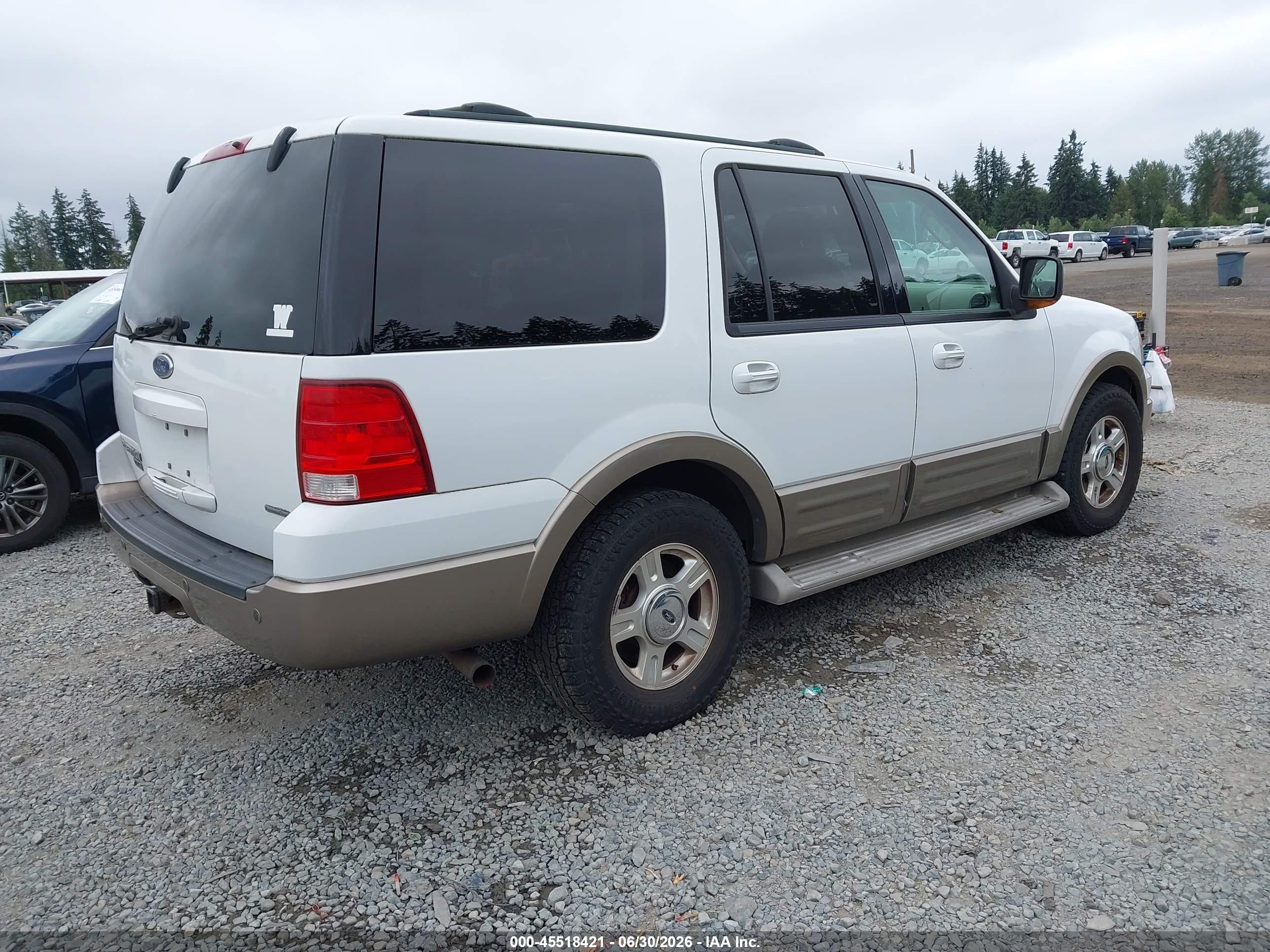 2004 Ford Expedition Eddie Bauer White vin: 1FMFU18L74LB58984