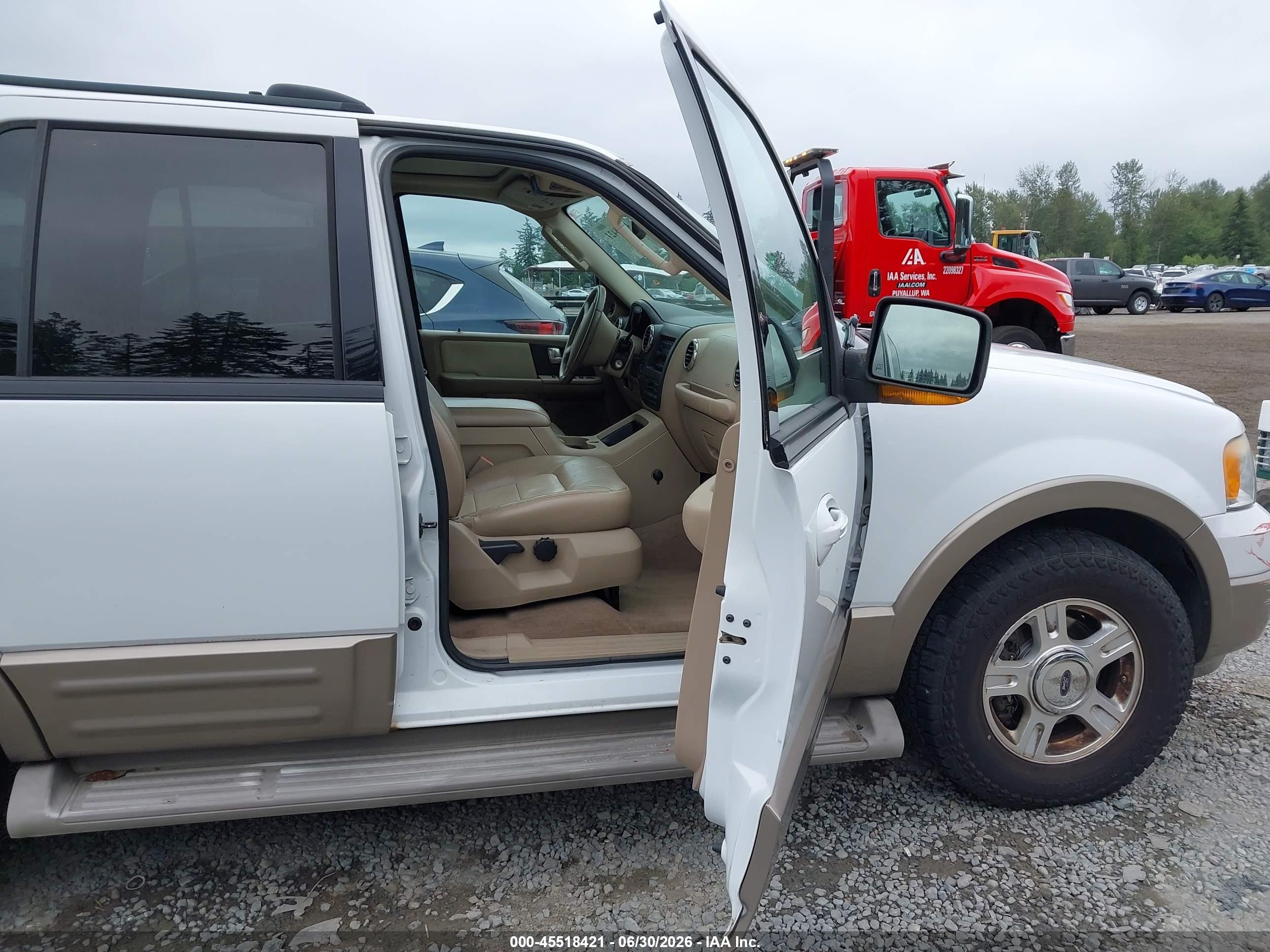 2004 Ford Expedition Eddie Bauer White vin: 1FMFU18L74LB58984