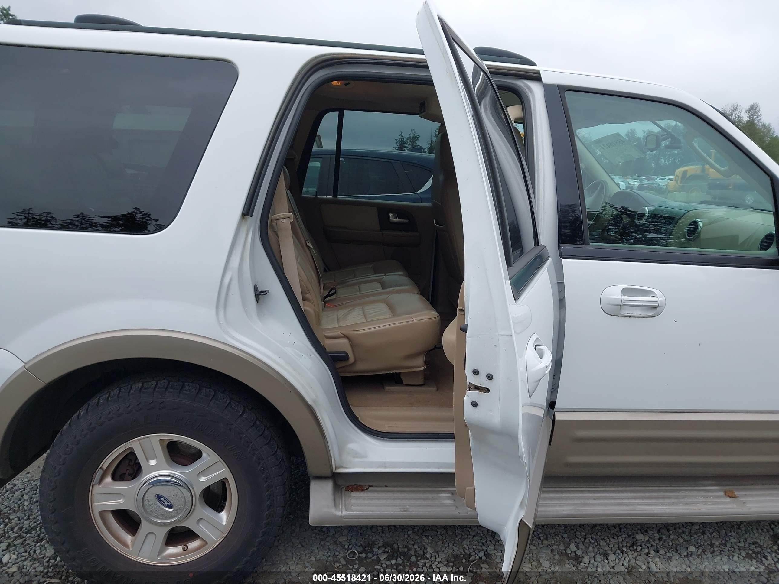2004 Ford Expedition Eddie Bauer White vin: 1FMFU18L74LB58984