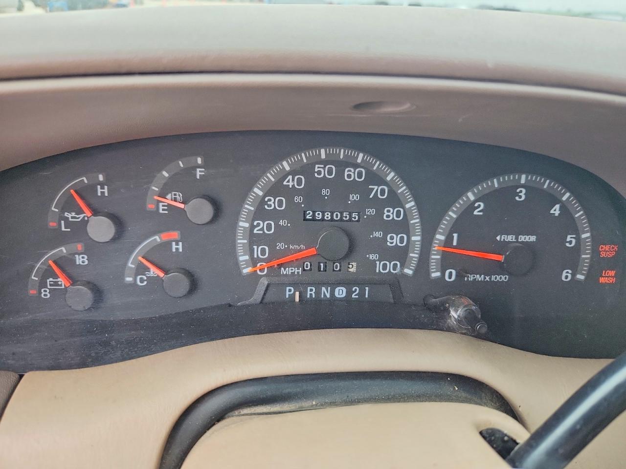 1997 Ford Expedition Red vin: 1FMFU18LXVLA95915