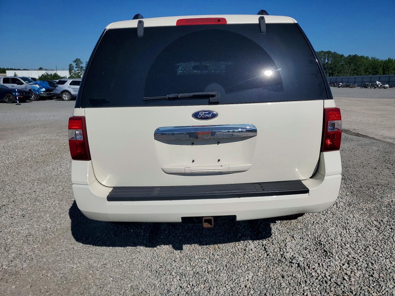 2007 Ford Expedition Limited White vin: 1FMFU19507LA66636