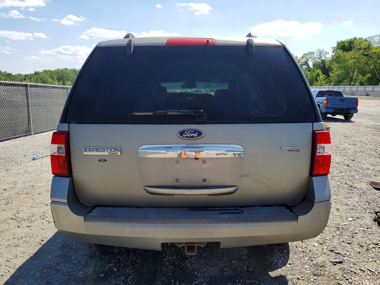 2008 Ford Expedition Limited Silver vin: 1FMFU19508LA27644